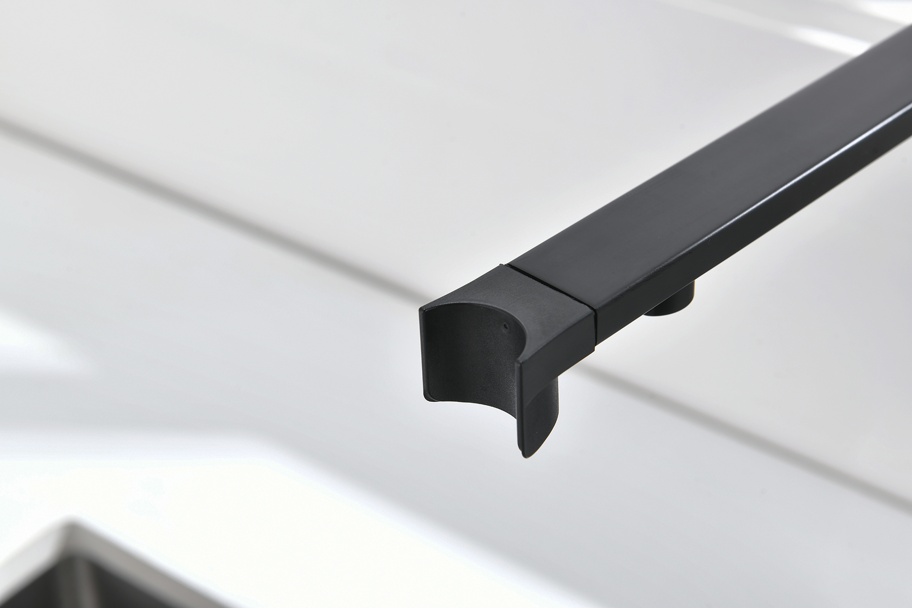 05126-C Смес. для кухни с гиб МАГ. изл. и под. фильт. (ЧЕРНЫЙ) GANZER (10/1шт)