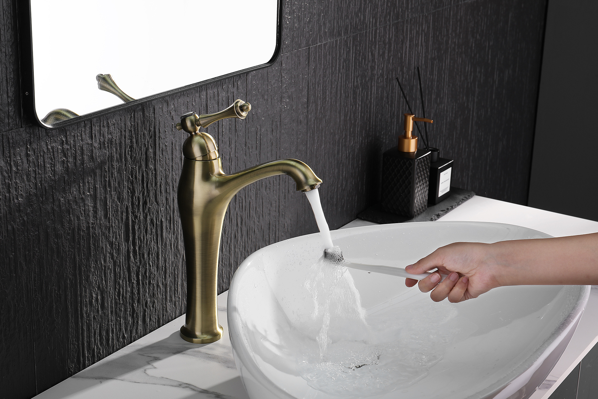 77113-D Смеситель од. для раковины-чаши (БРОНЗА)  GANZER  (10/1шт)