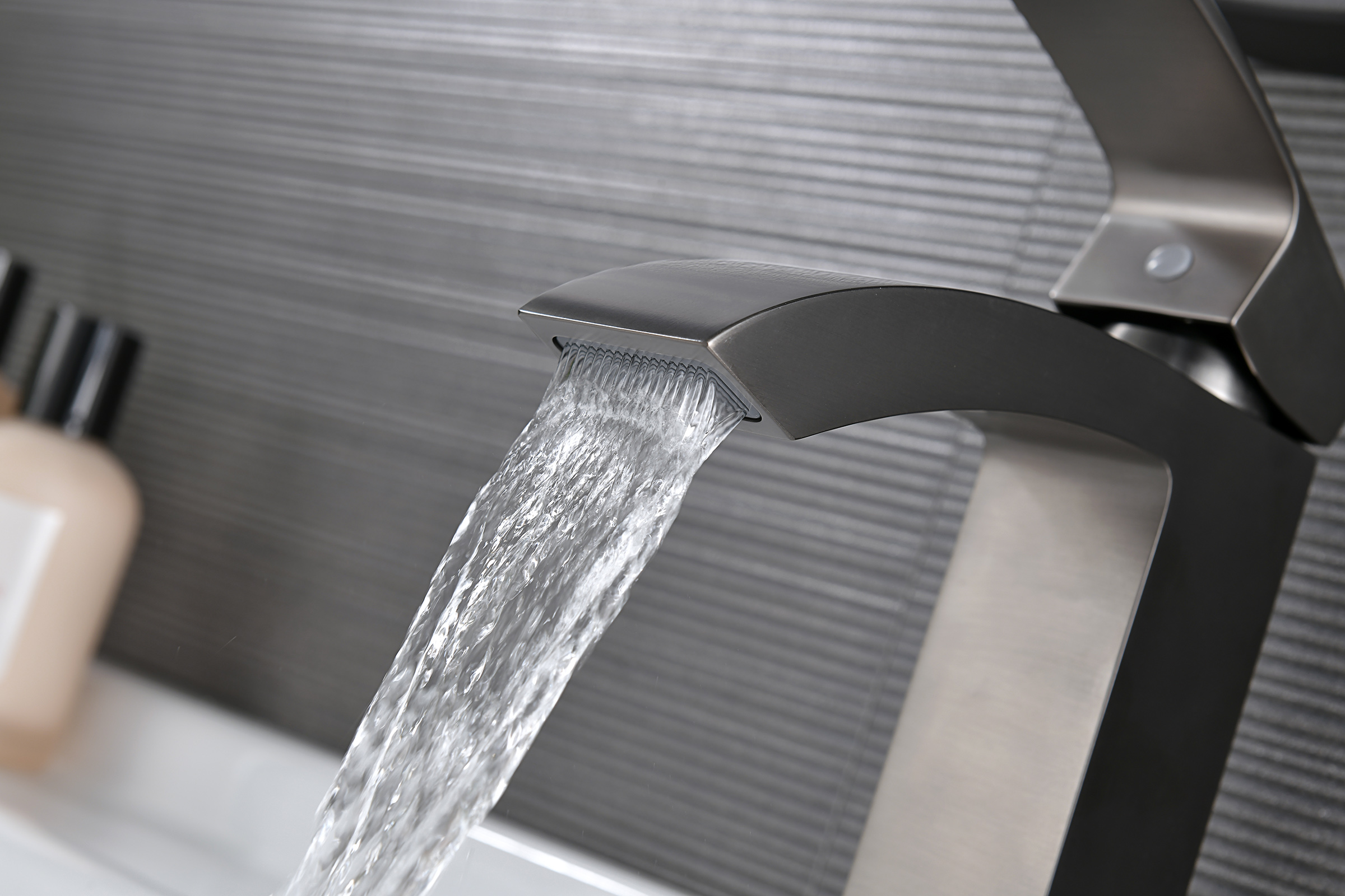 44111-Q Смеситель од. для раковины (ГРАФИТ) GANZER (10/1шт)