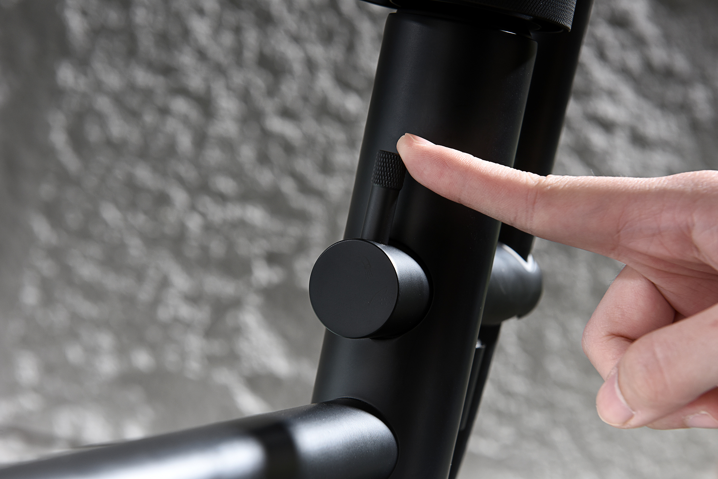 19181-C Смеситель напольный для ванны (ЧЕРНЫЙ) GANZER  (5/1шт)