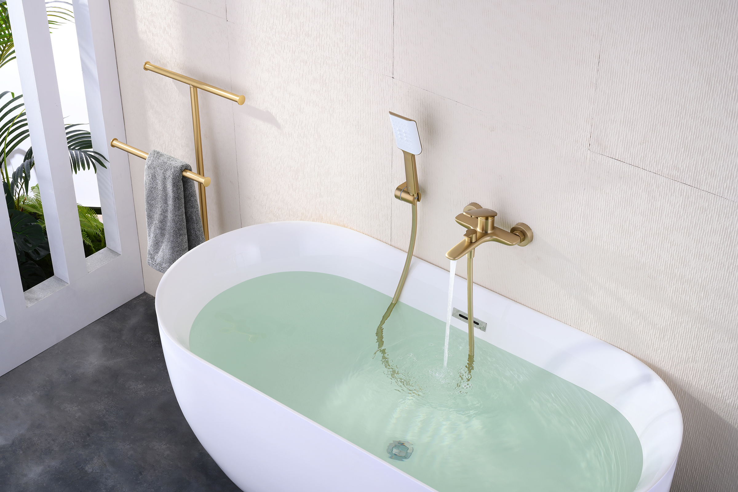 02131-S Смеситель од. для ванны кор. (Мат. Золото)  GANZER  (8/1шт)