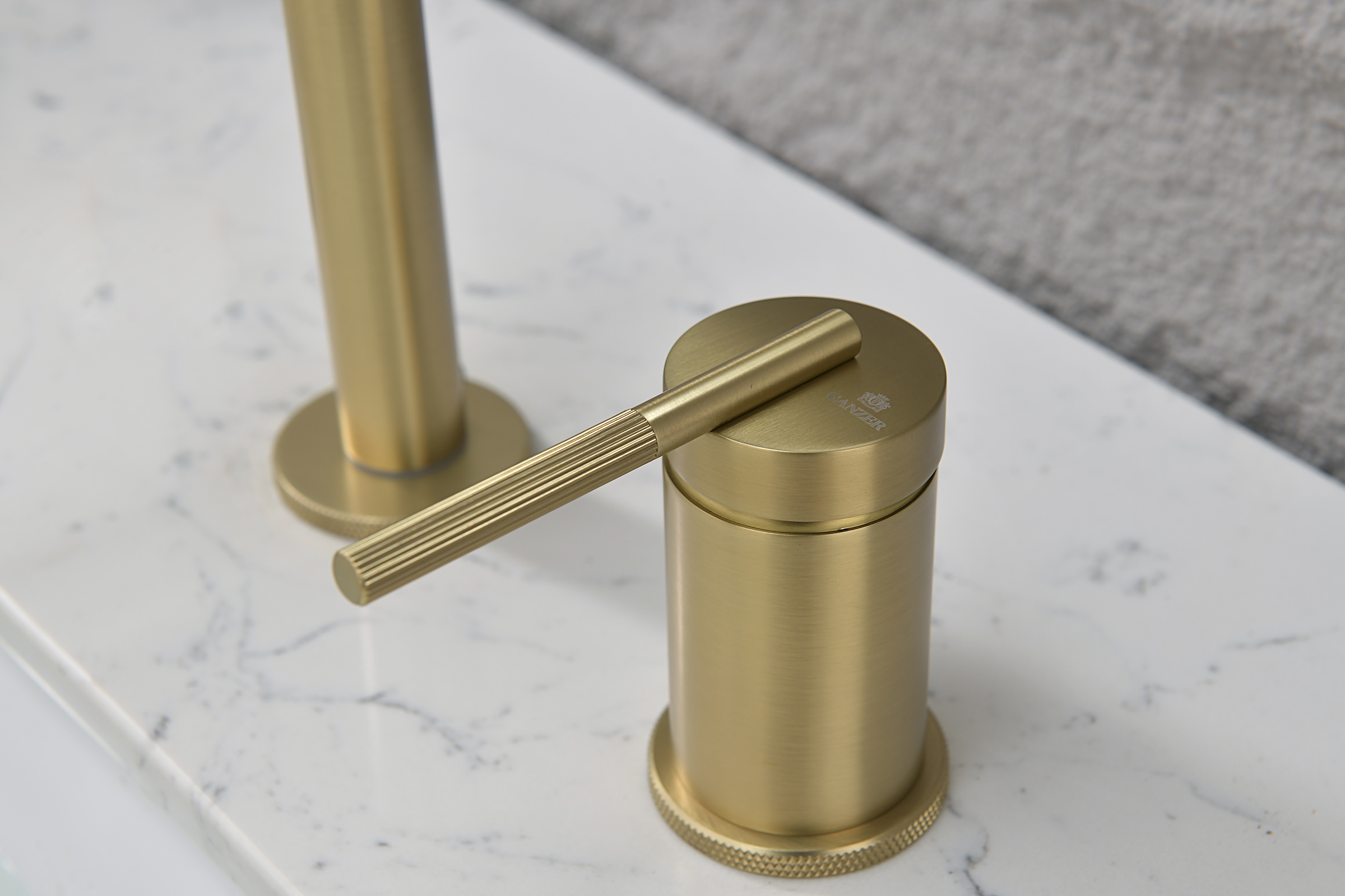 19114-S Смеситель на борт раковины (2-отв,Мат. Золото)  GANZER (10/1шт)