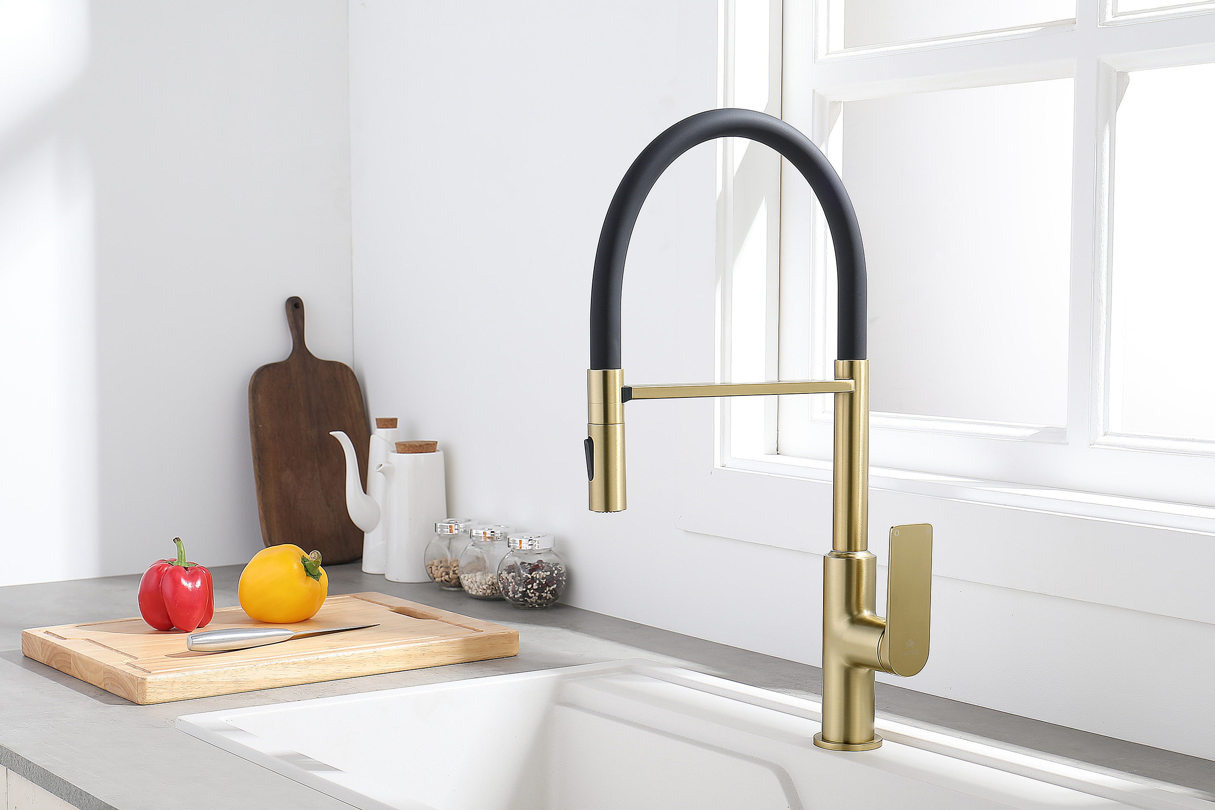 07126-S Смеситель для кухни с гиб. МАГНИТ. изливом (Мат. Золото+ЧЕР.) GANZER (10/1шт)