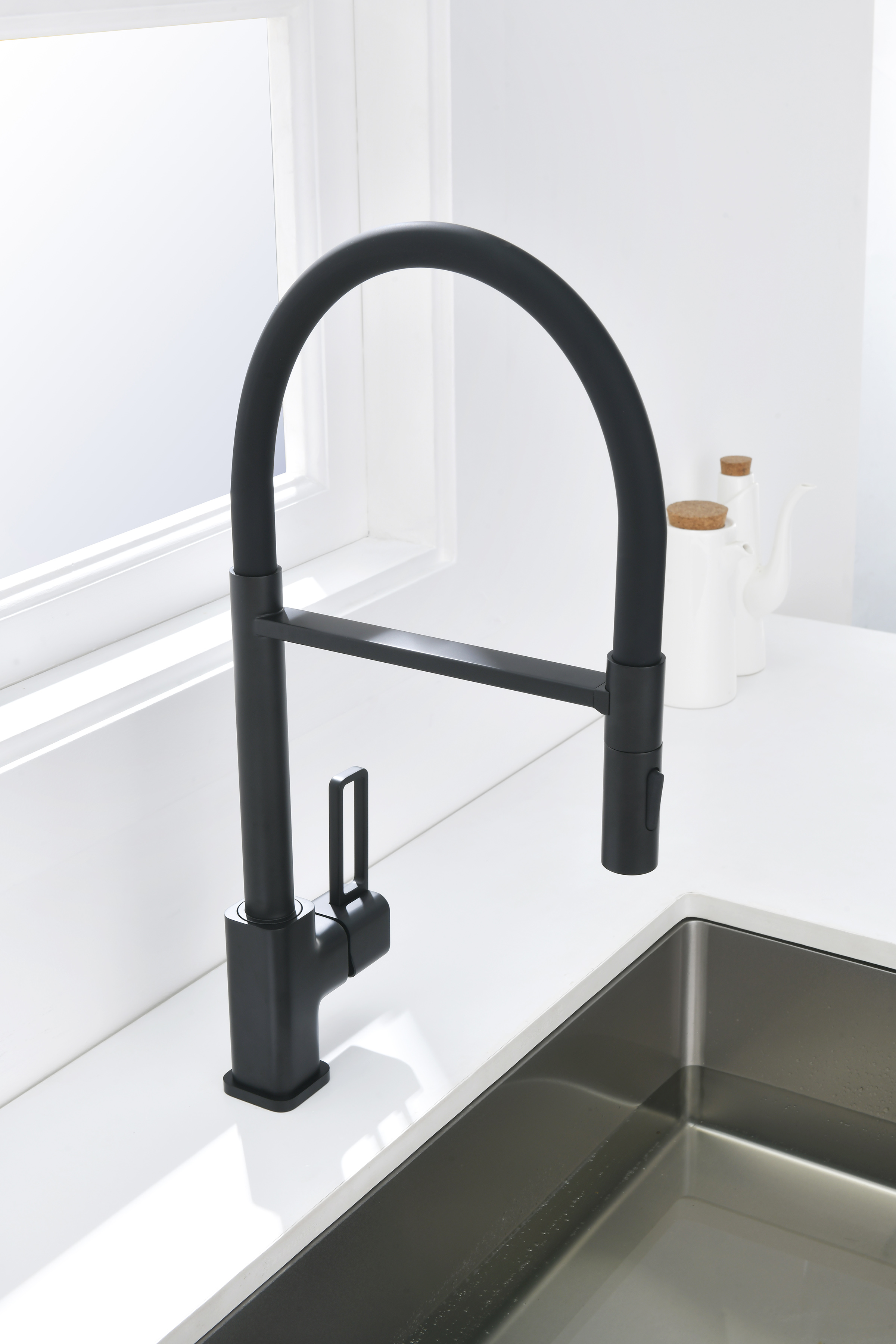 12127-C Смеситель для кухни с гиб. МАГНИТ. изливом (ЧЕР.+ЧЕР.) GANZER (10/1шт)