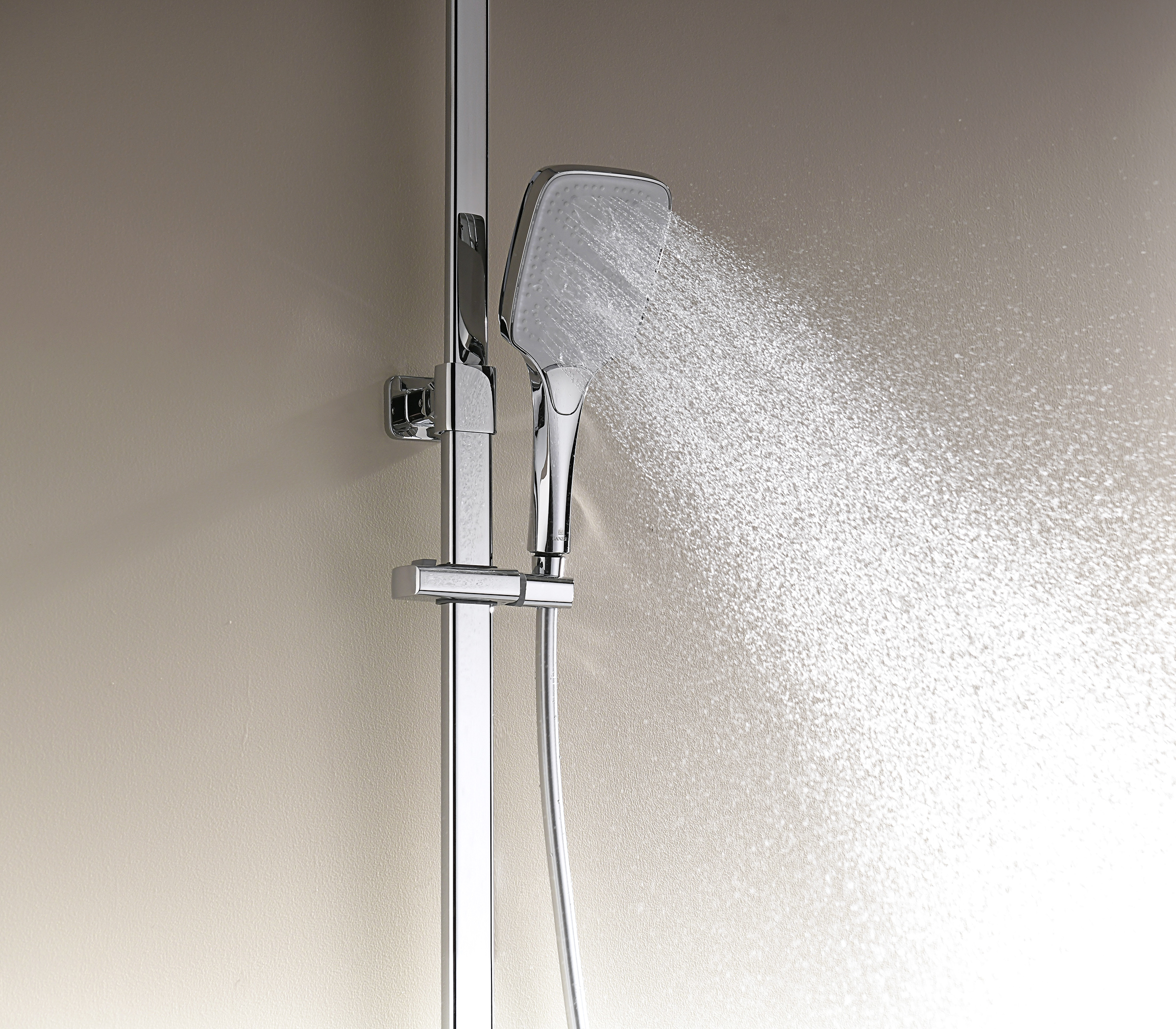 12071-F Душевая система с термостатом (БЕЛЫЙ) GANZER (5/1шт)