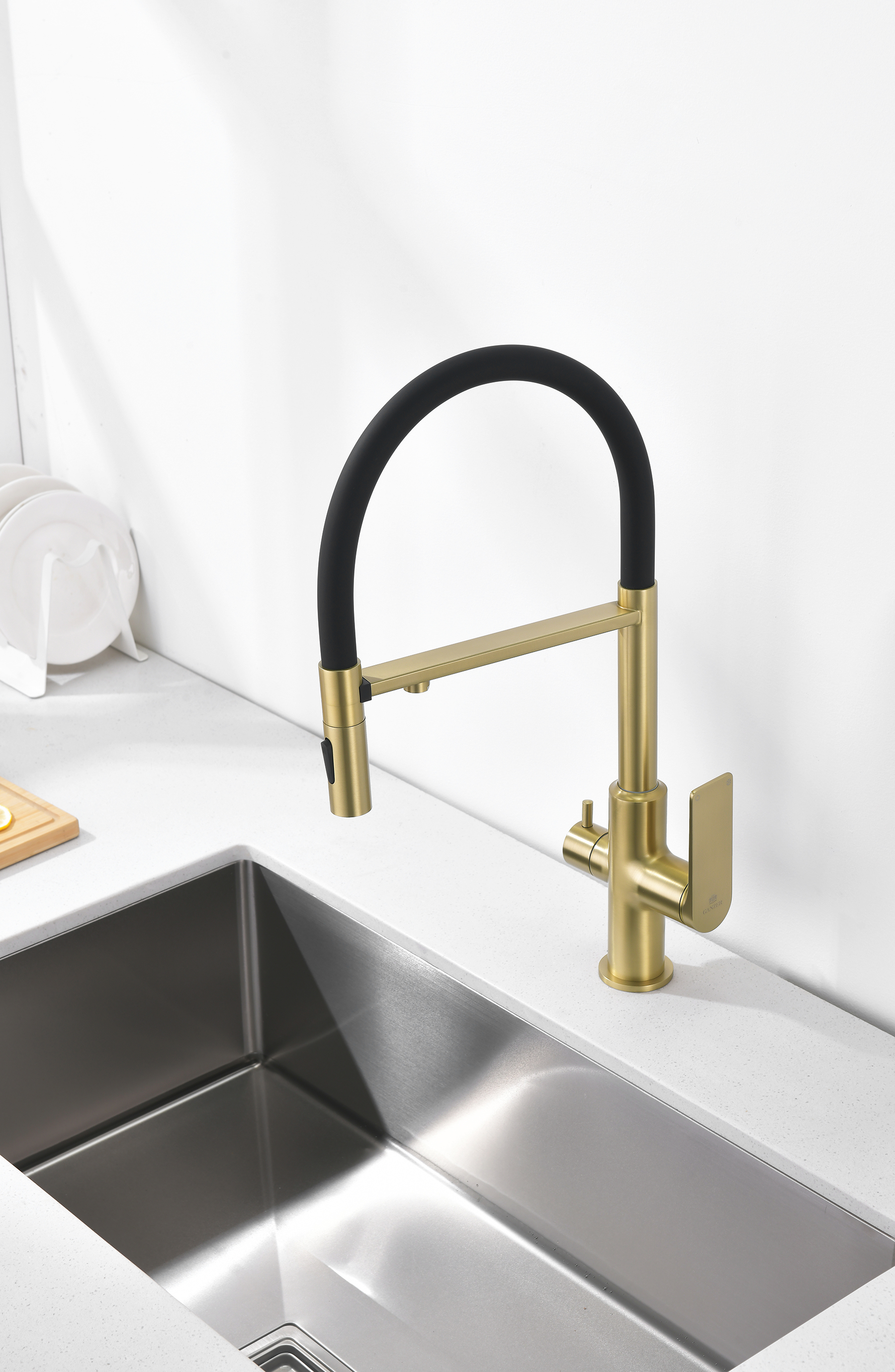 07127-S Смес. для кухни с гиб МАГ. изл. и под. фильт. (Мат. Золото+ЧЕР.) GANZER (10/1шт)