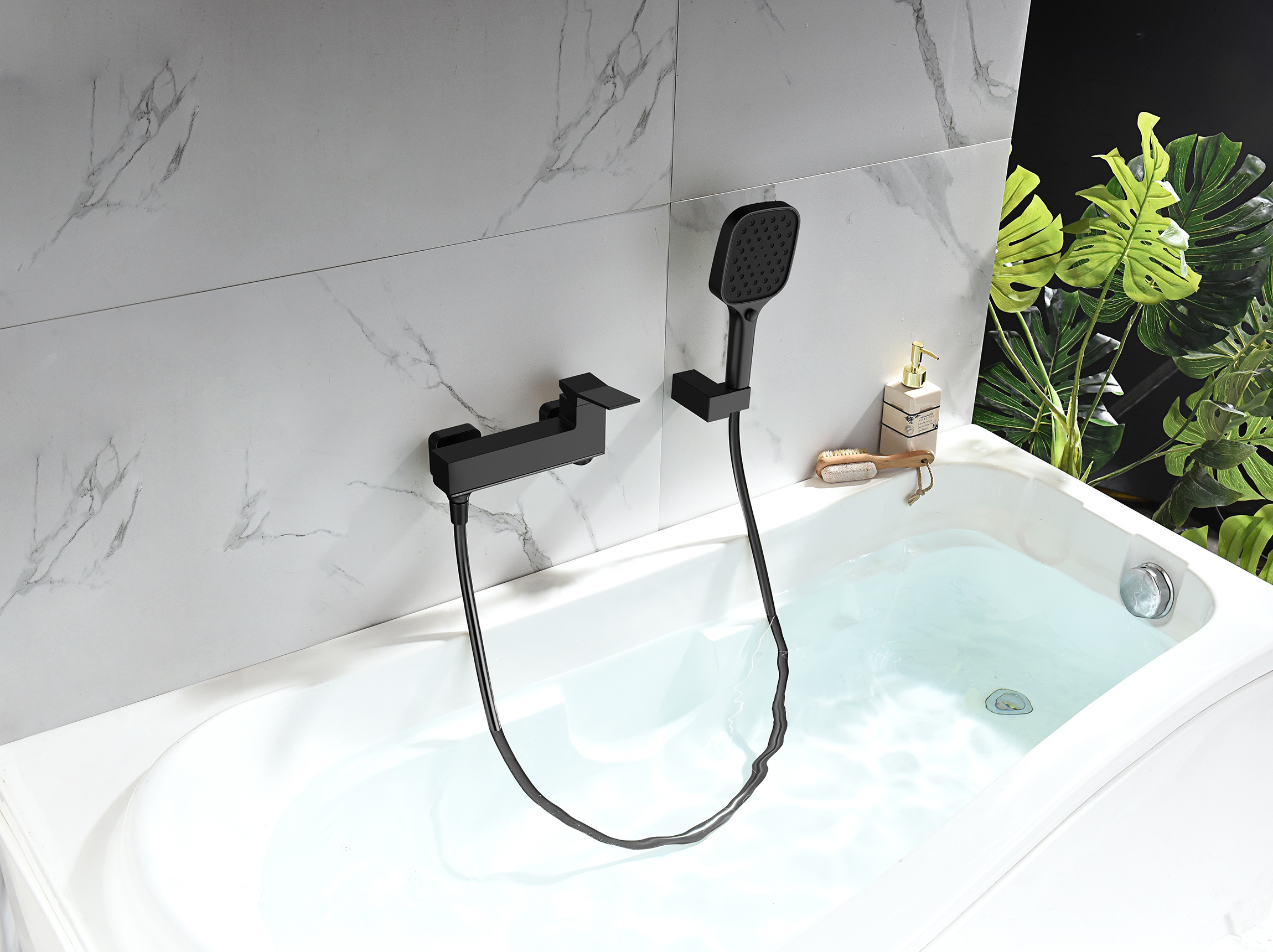 05132-C Смеситель од. для ванны кор. (ЧЕРНЫЙ)  GANZER  (8/1шт)