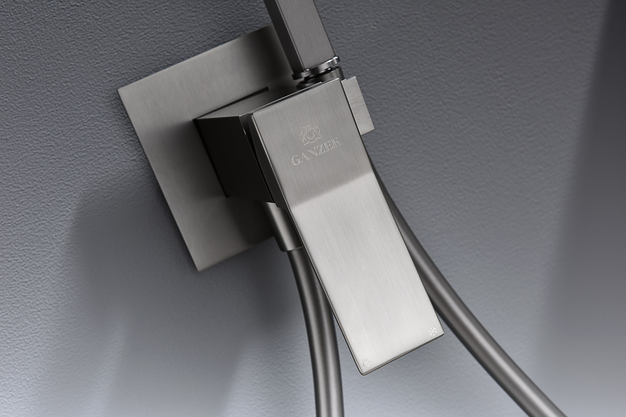 05157-Q Смеситель встраиваемый с ГИГ. душом (ГРАФИТ) GANZER (10/1шт)