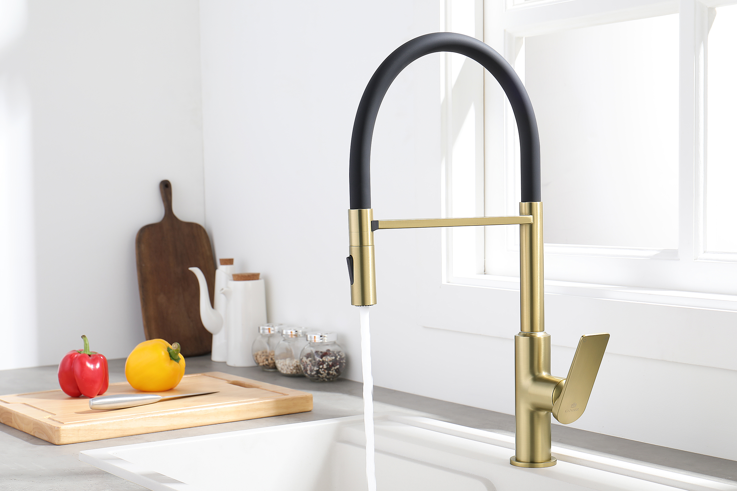 07126-S Смеситель для кухни с гиб. МАГНИТ. изливом (Мат. Золото+ЧЕР.) GANZER (10/1шт)