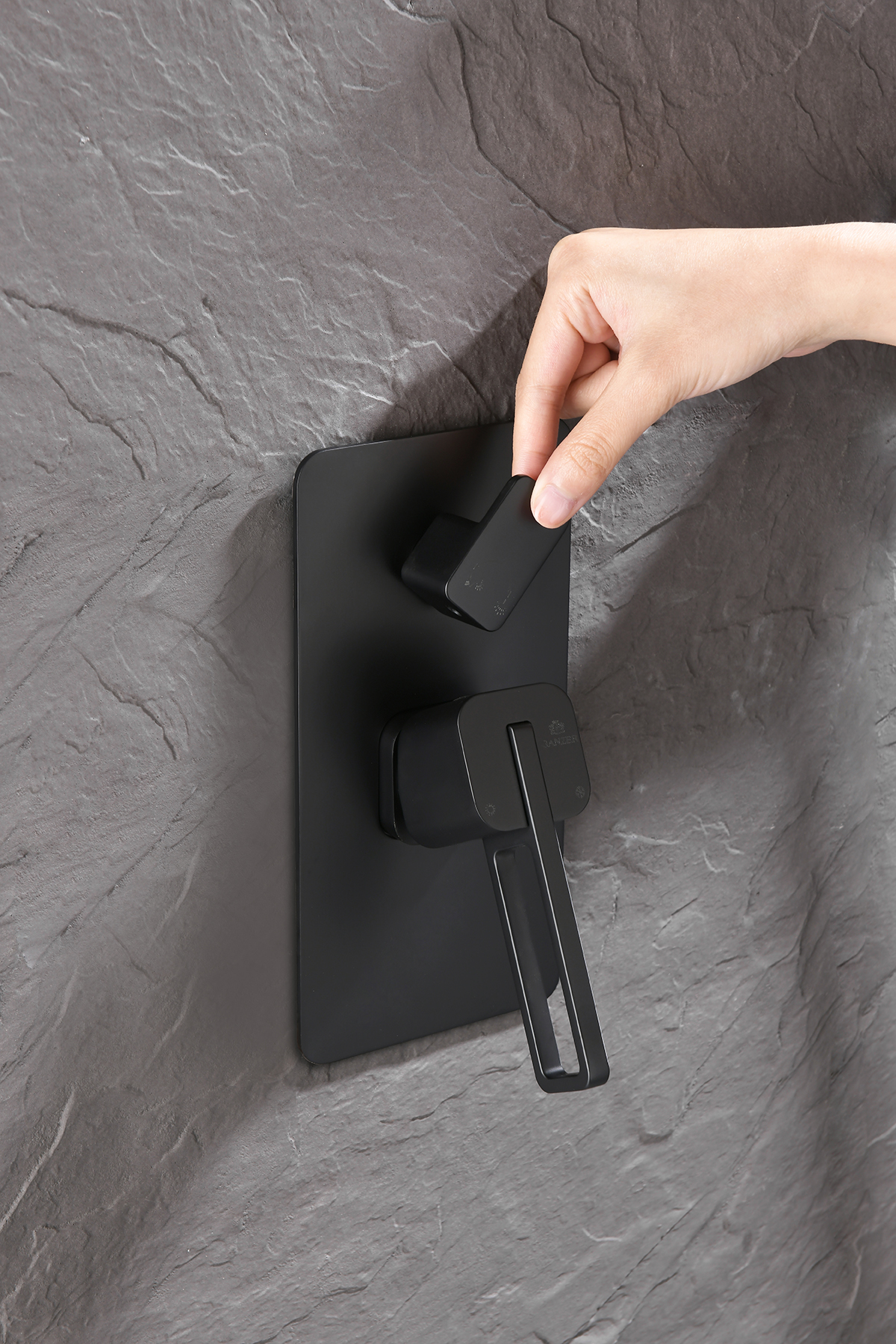 12165-C Смеситель встраиваемый для душа с 3-функ. (ЧЕРНЫЙ) GANZER (6/1шт)