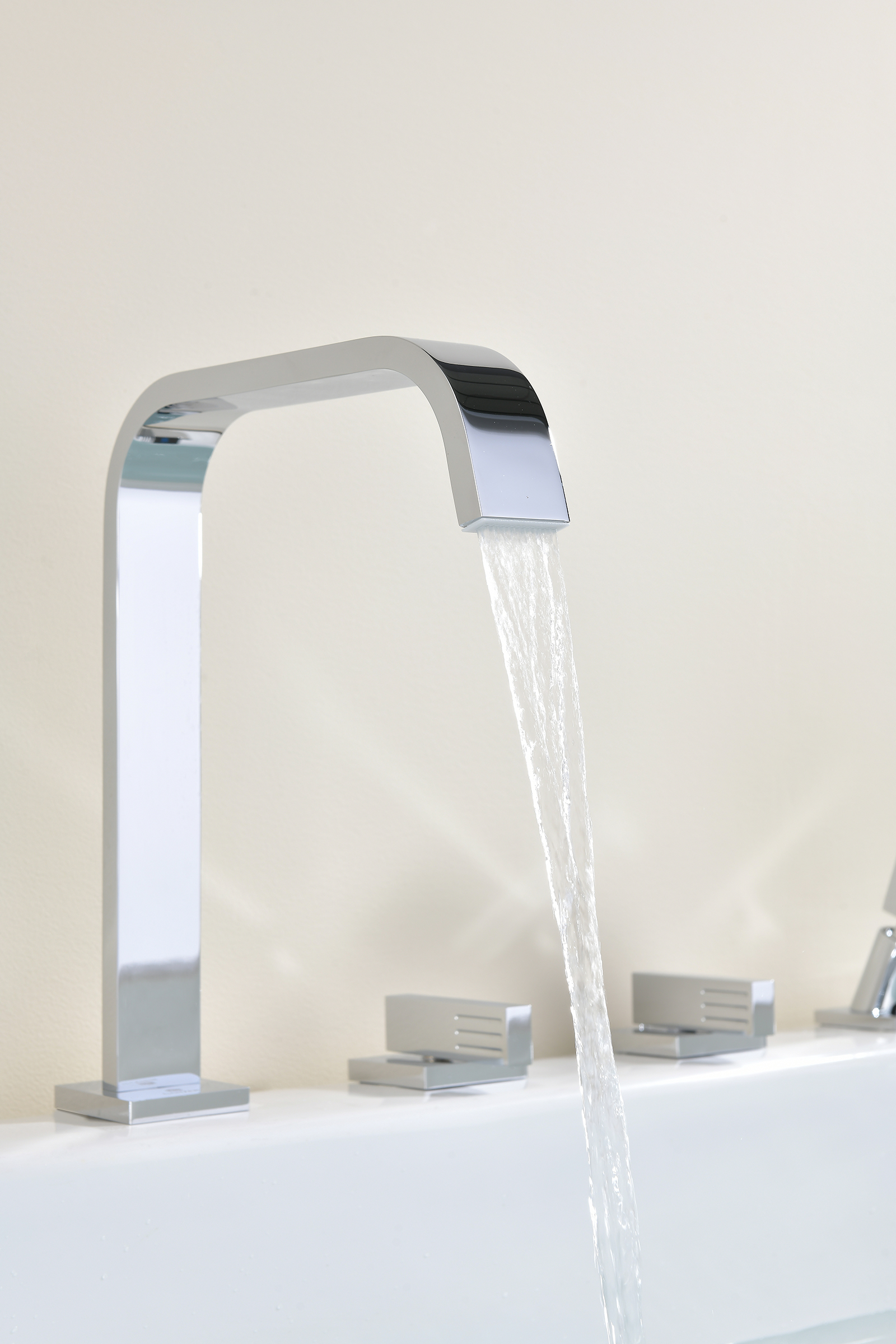 01133 Смеситель на борт ванны (5-отв,ХРОМ)  GANZER (10/1шт)