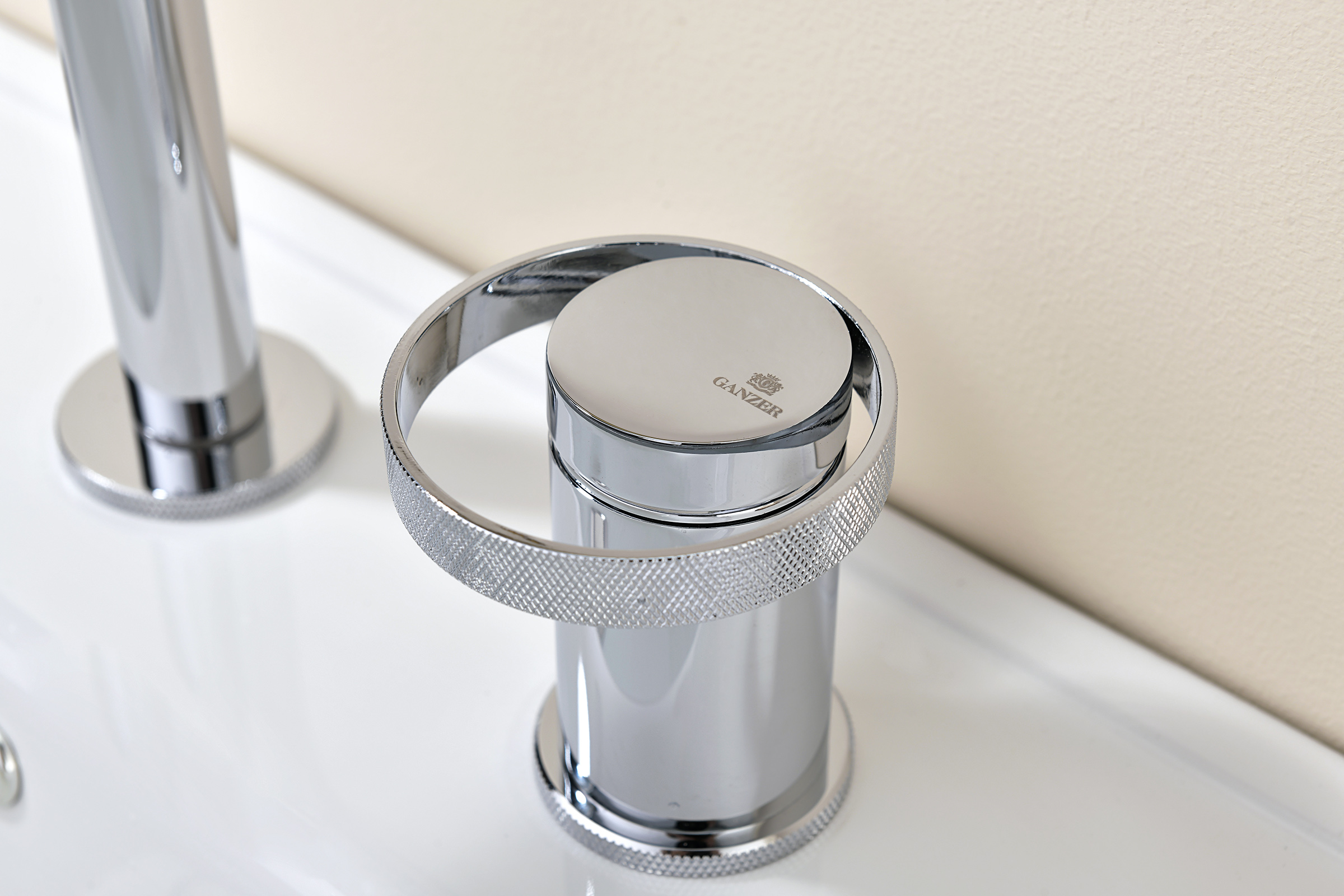 19114 Смеситель на борт раковины (2-отв,ХРОМ)  GANZER (10/1шт)