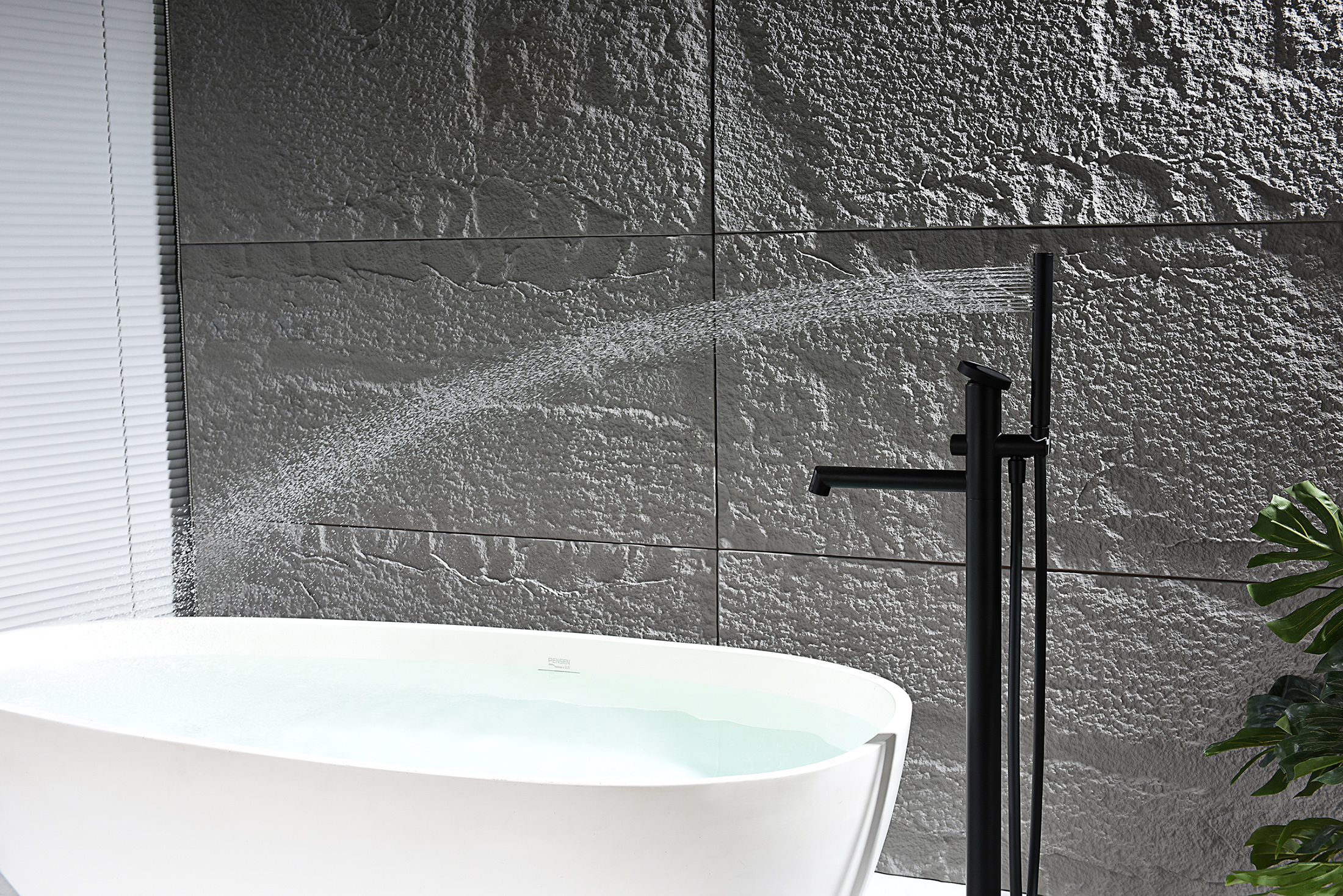 19181-C Смеситель напольный для ванны (ЧЕРНЫЙ) GANZER  (5/1шт)