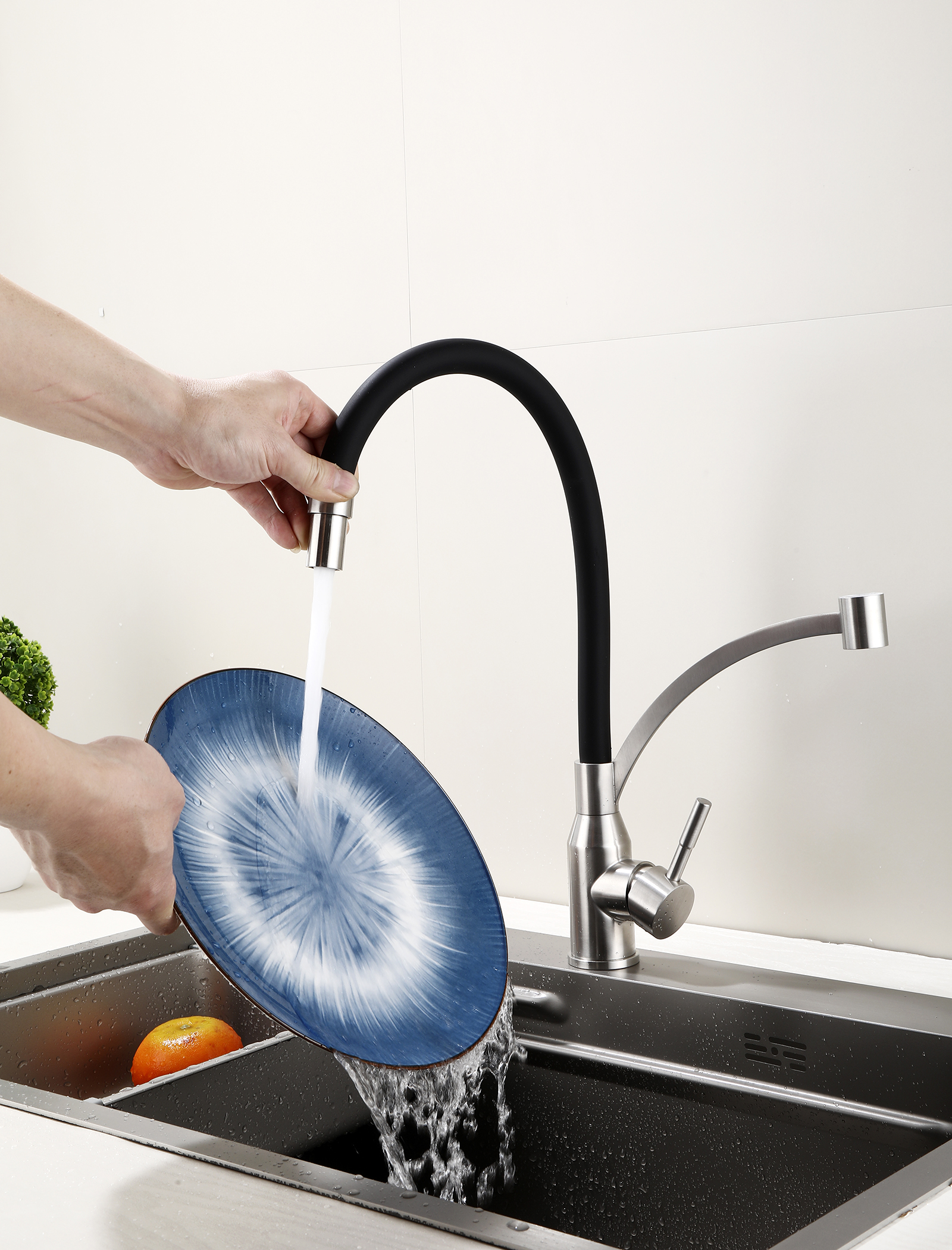 56043-GC Смес. из НЕРЖ. для кух. (САТИН с гиб. ЧЕР. изл.) HANSEN  (20/1шт)