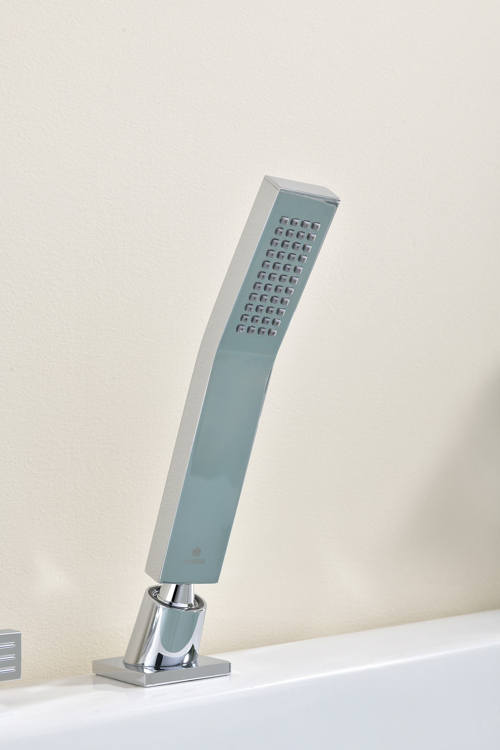 01133 Смеситель на борт ванны (5-отв,ХРОМ)  GANZER (10/1шт)