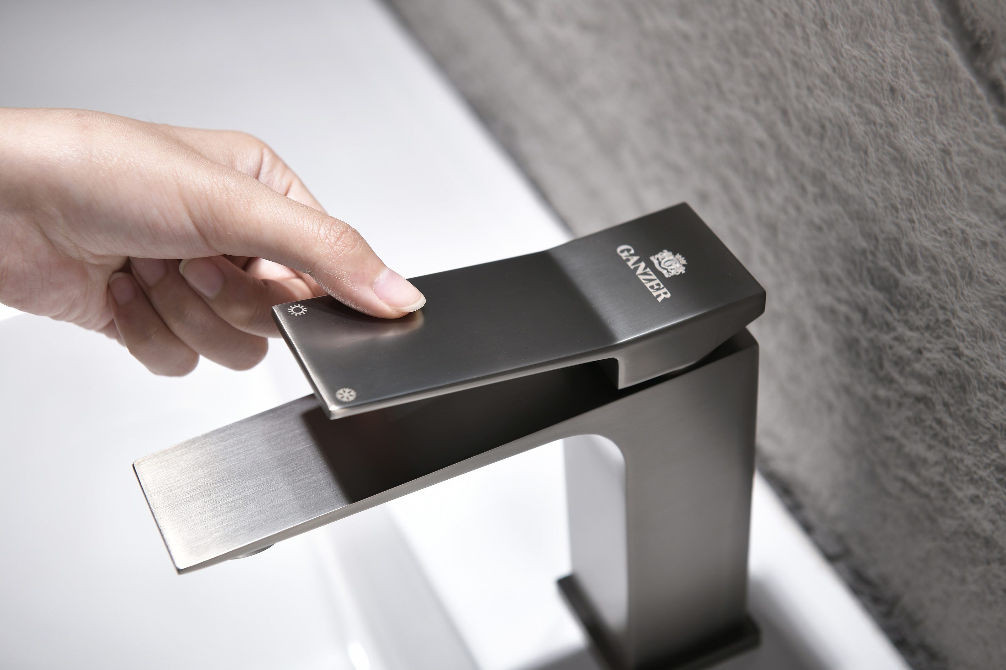 05111-Q Смеситель од. для раковины (ГРАФИТ) GANZER (10/1шт)