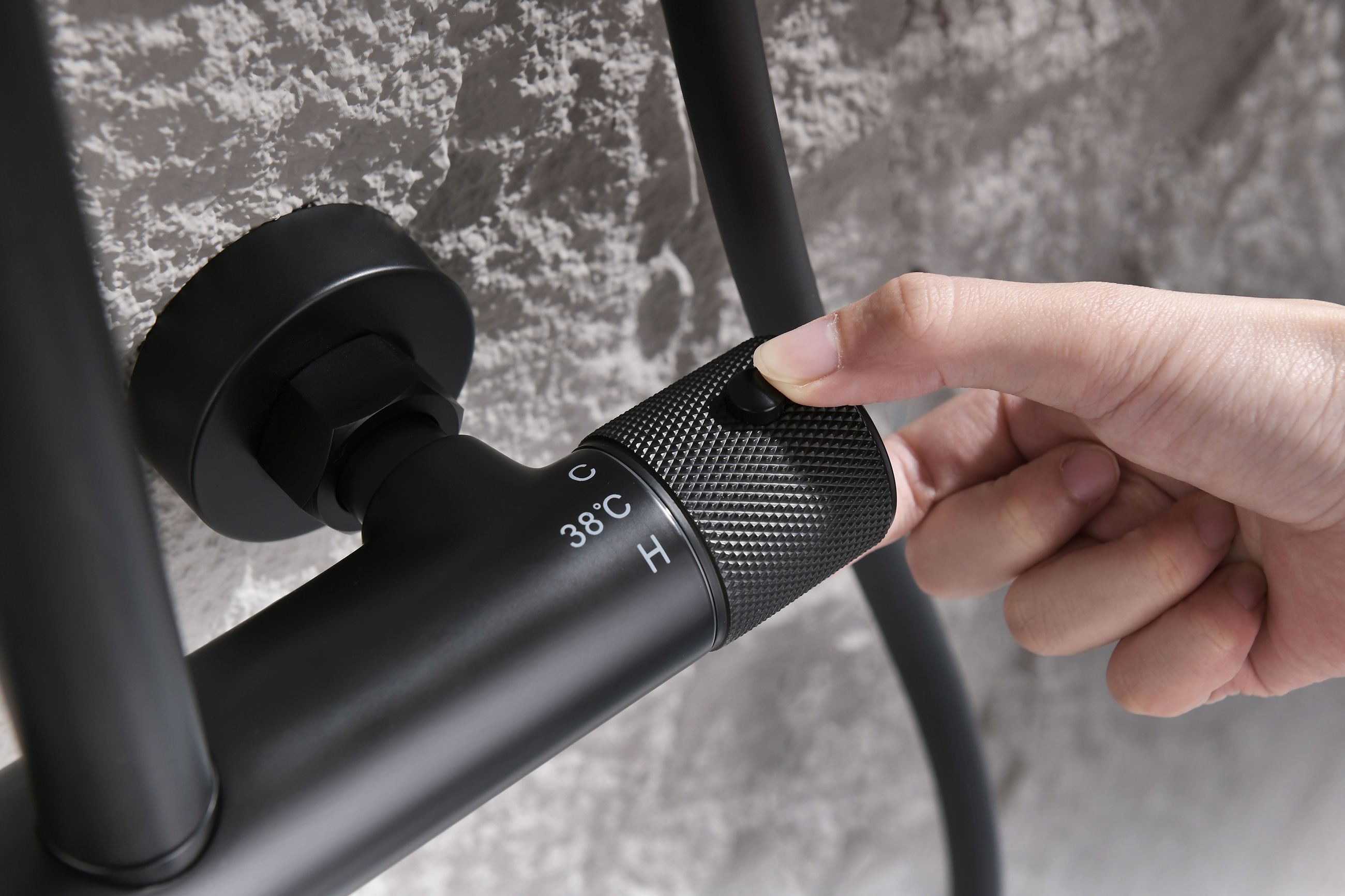 19170-C Душевая система с термостатом (ЧЕРНЫЙ) GANZER (5/1шт)