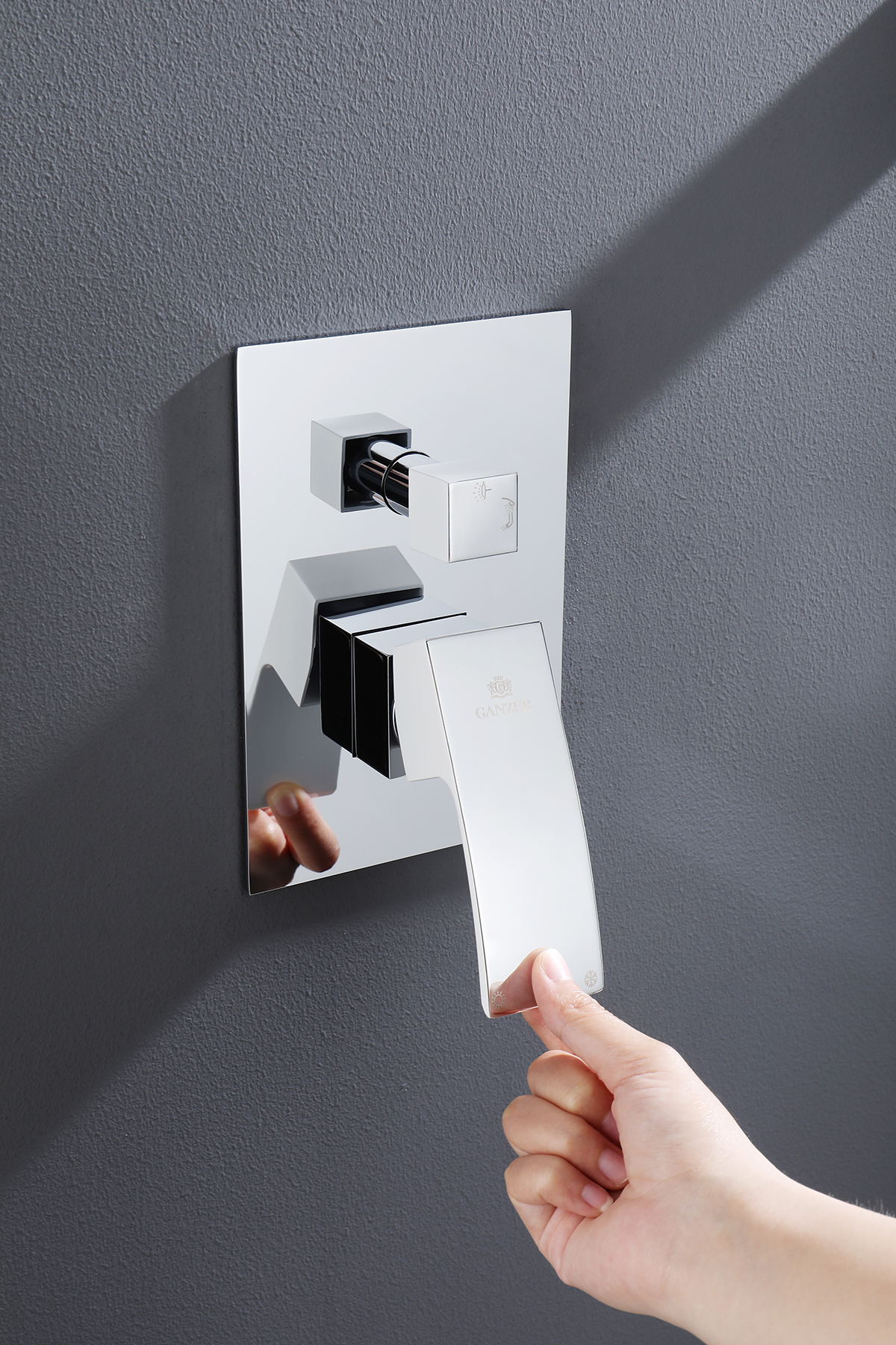 44165-F Смеситель встраиваемый для душа с 3-функ. (Белый/Хром) GANZER (6/1шт)