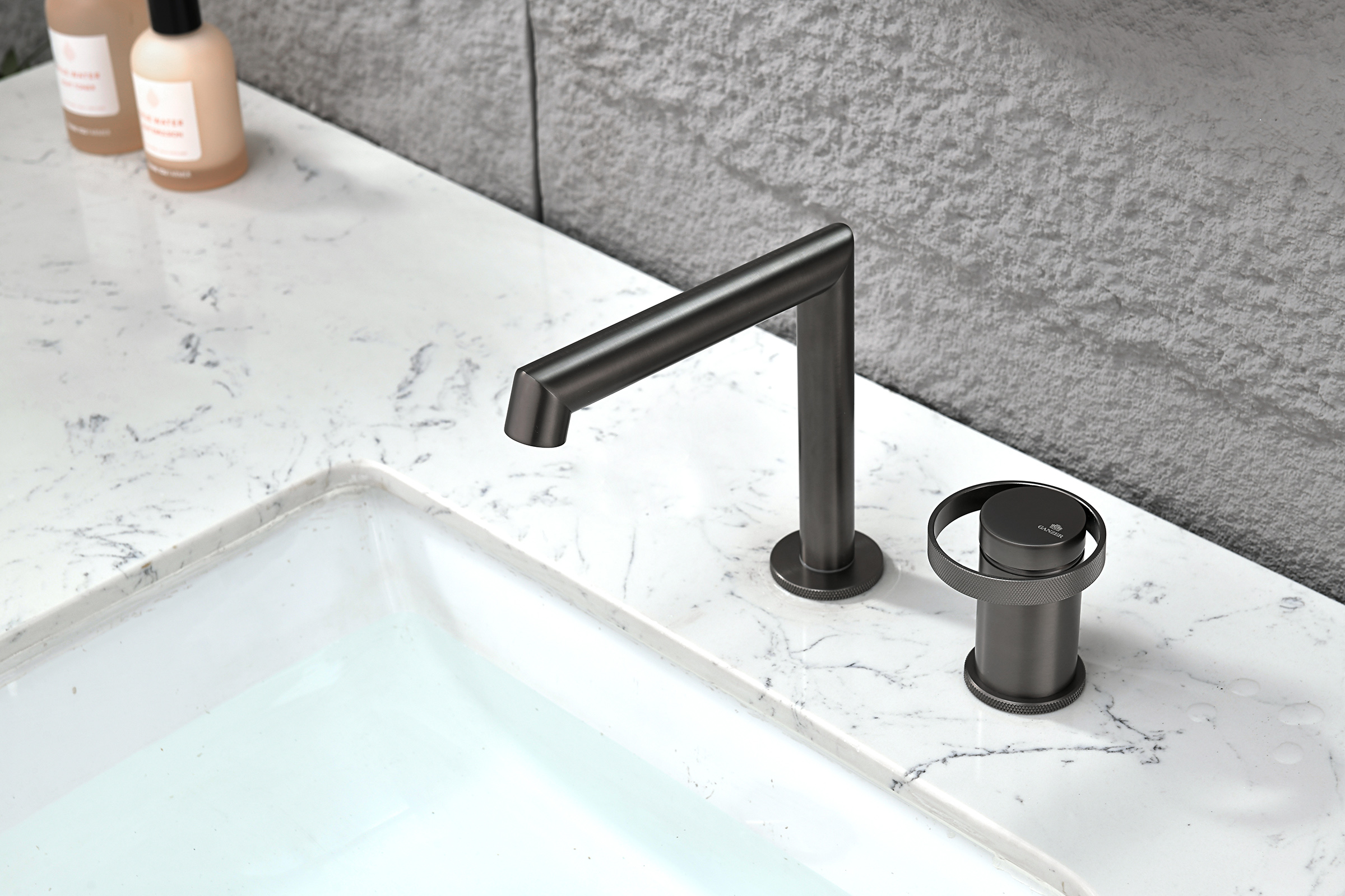 19114-Q Смеситель на борт раковины (2-отв,ГРАФИТ)  GANZER (10/1шт)