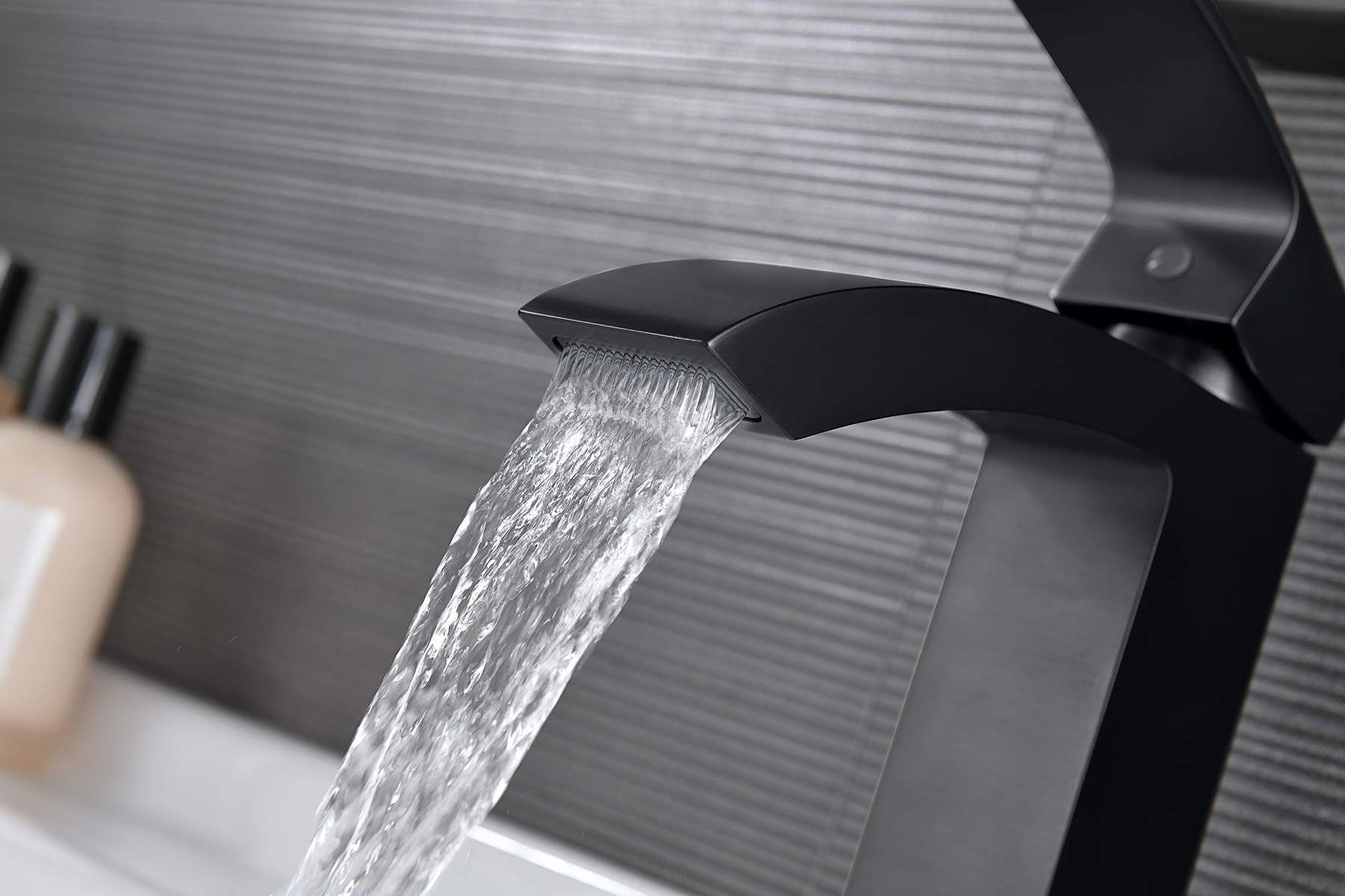 44111-C Смеситель од. для раковины (ЧЕРНЫЙ) GANZER (10/1шт)