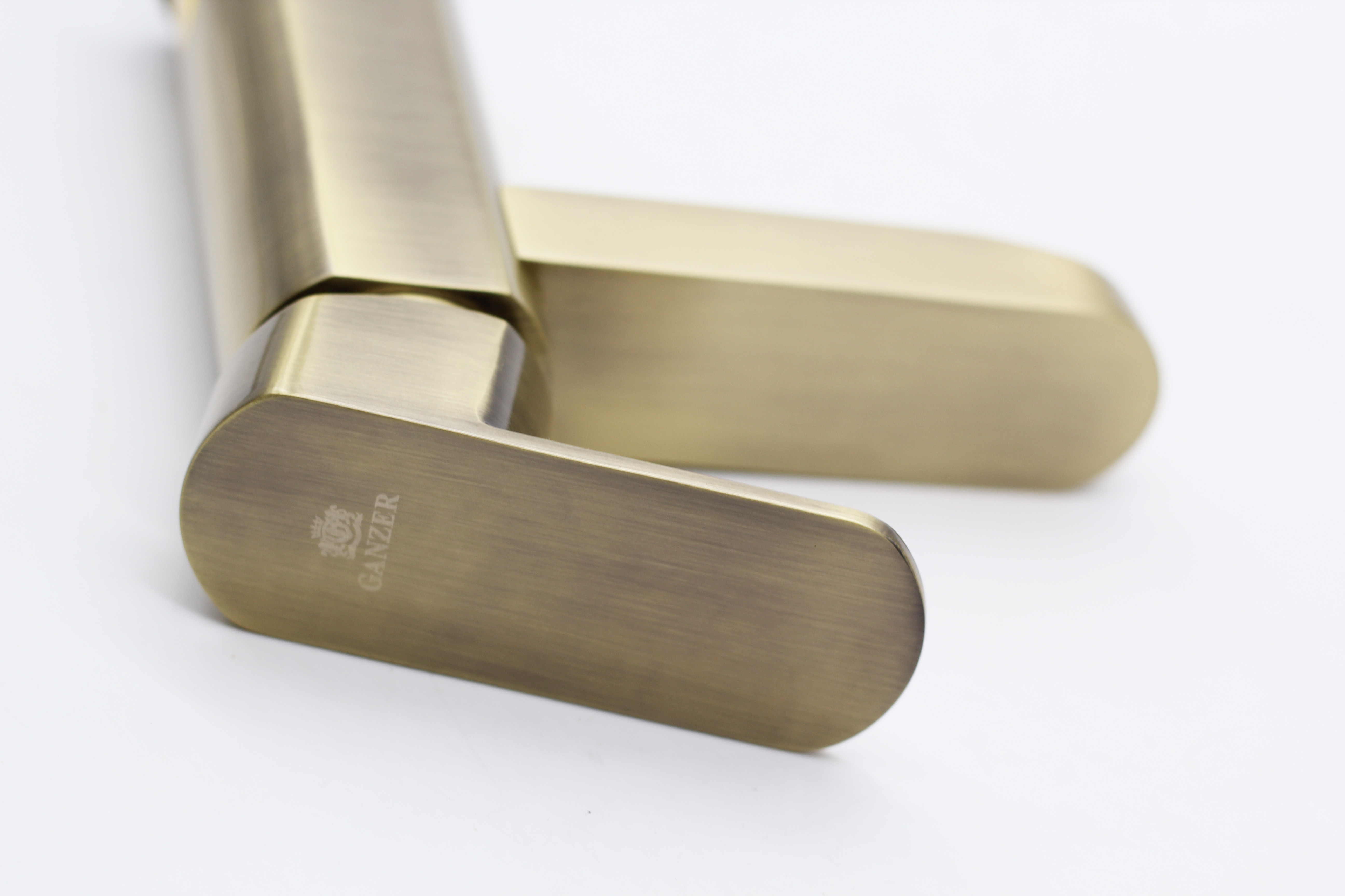 06011-D Смес. для умывальника (БРОНЗ) GANZER  (10/1шт) Л/К