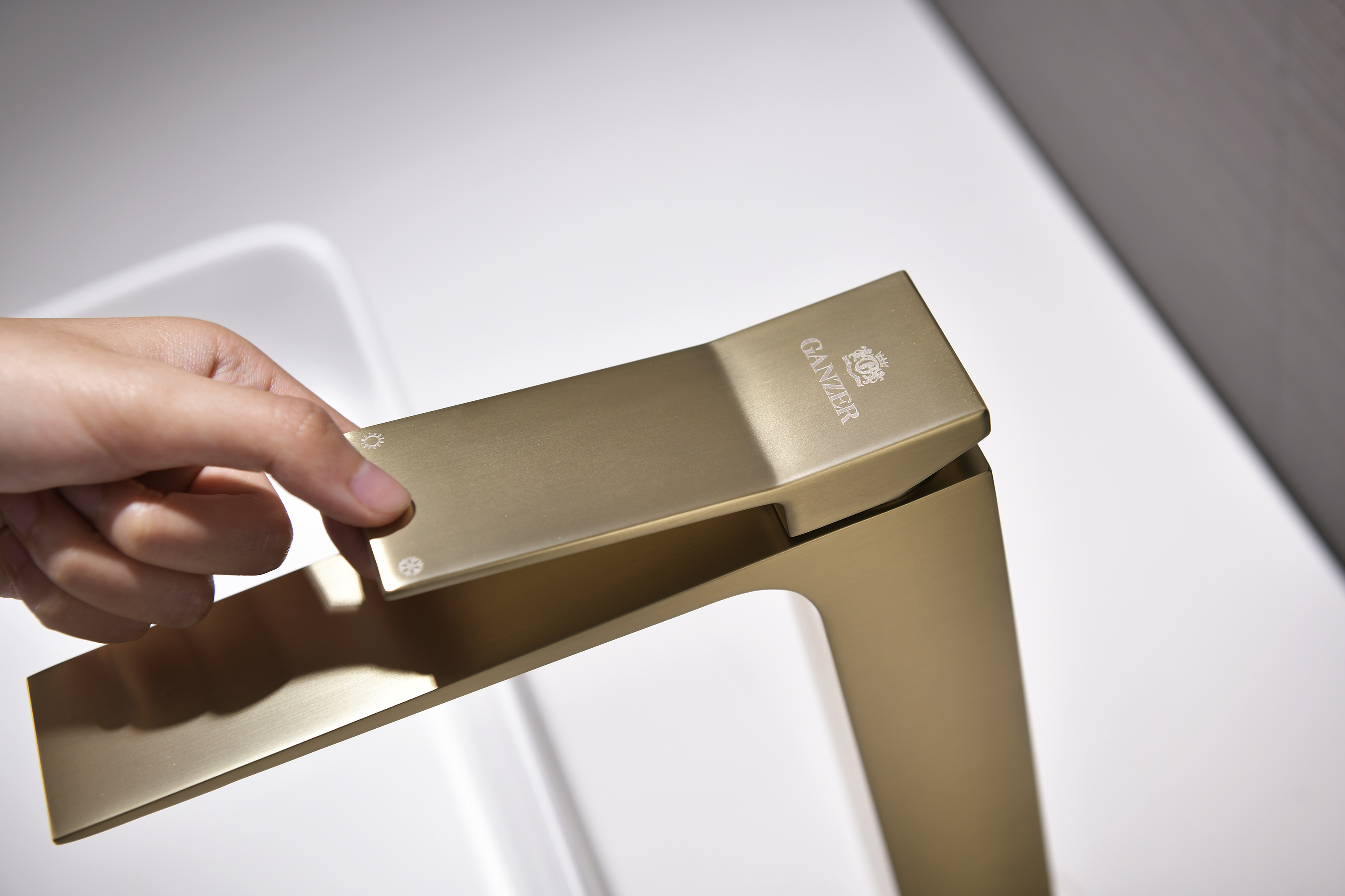 05112-S Смеситель од. для раковины-чаши (Мат. Золото) GANZER (10/1шт)