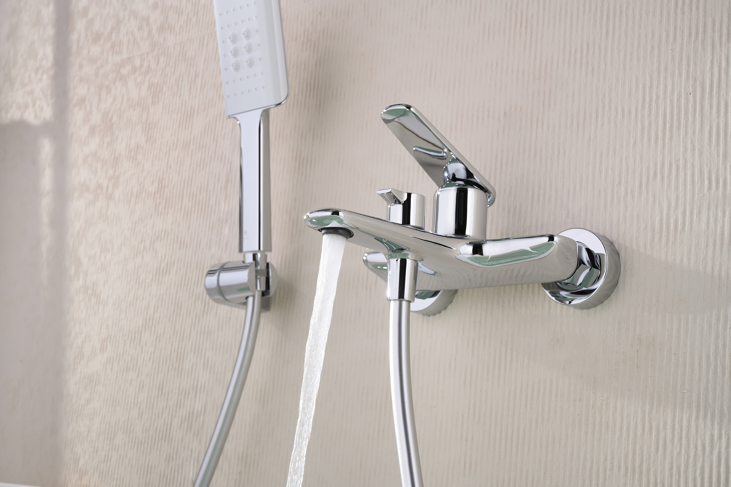 02131 Смеситель од. для ванны кор. (ХРОМ)  GANZER  (8/1шт)