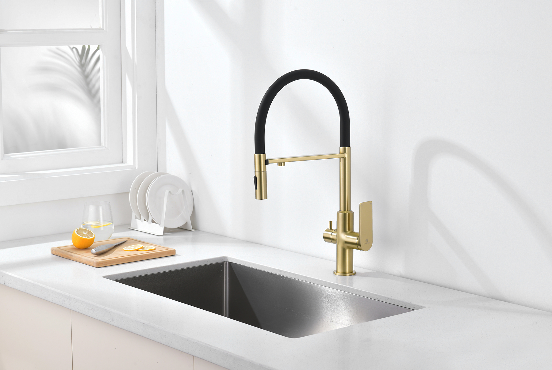 07127-S Смес. для кухни с гиб МАГ. изл. и под. фильт. (Мат. Золото+ЧЕР.) GANZER (10/1шт)