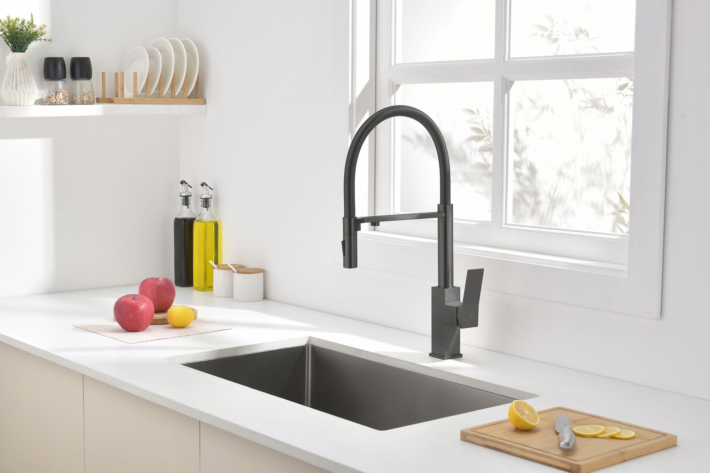 05126-Q Смес. для кухни с гиб МАГ. изл. и под. фильт. (ГРАФИТ) GANZER (10/1шт)