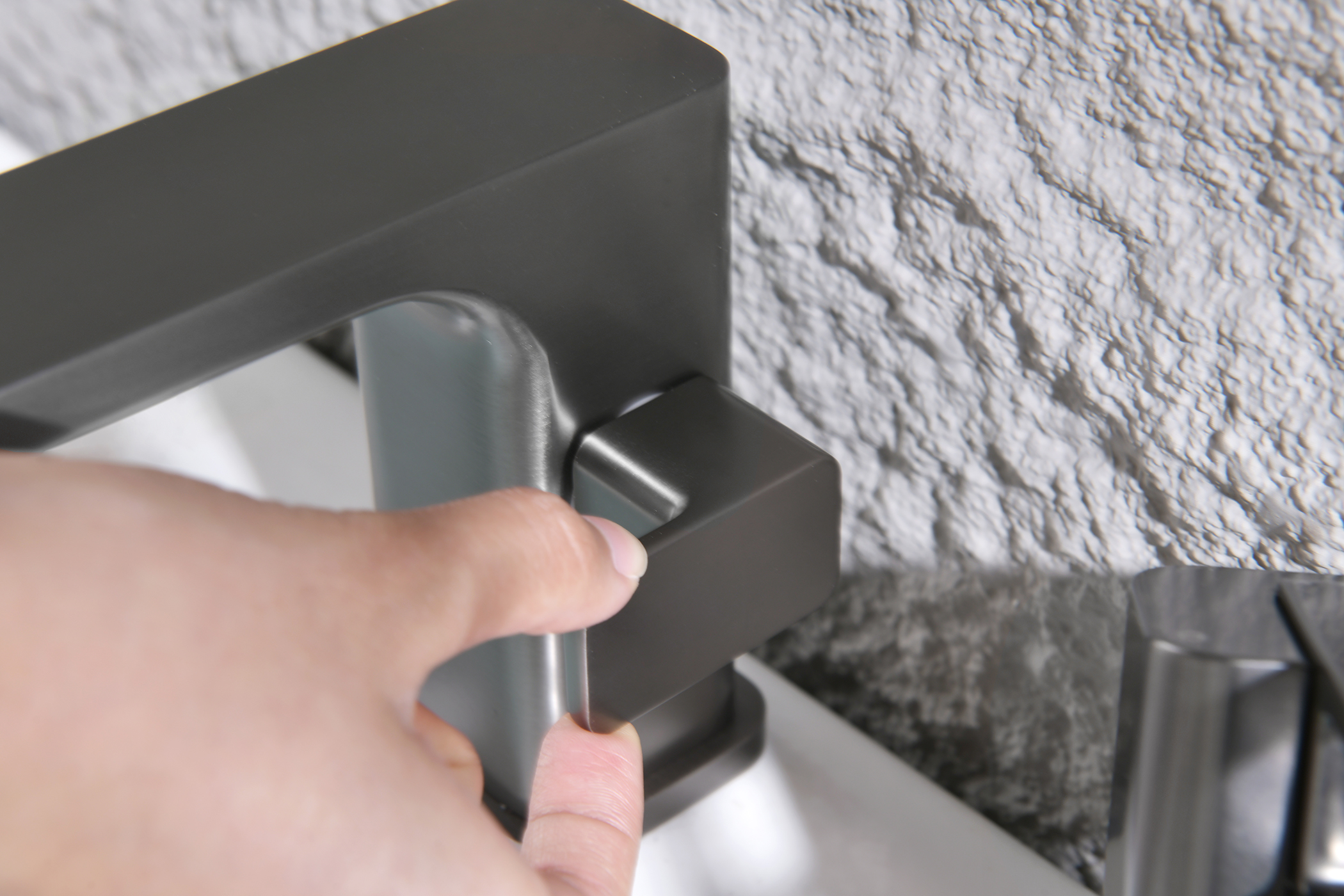 12133-Q Смеситель на борт ванны (3-отв,ГРАФИТ)  GANZER (10/1шт)