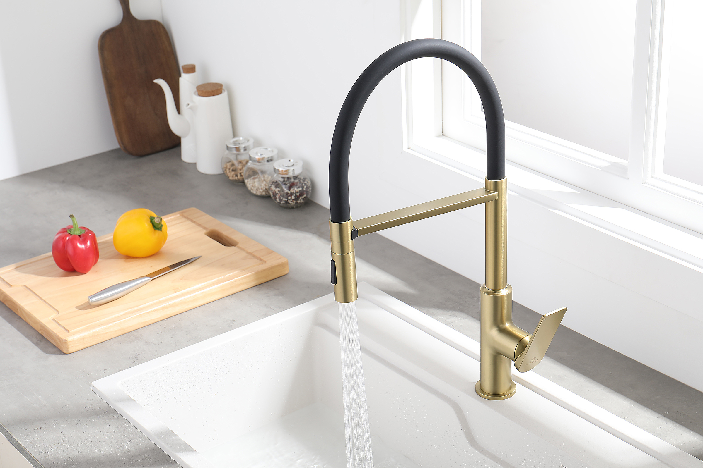 07126-S Смеситель для кухни с гиб. МАГНИТ. изливом (Мат. Золото+ЧЕР.) GANZER (10/1шт)