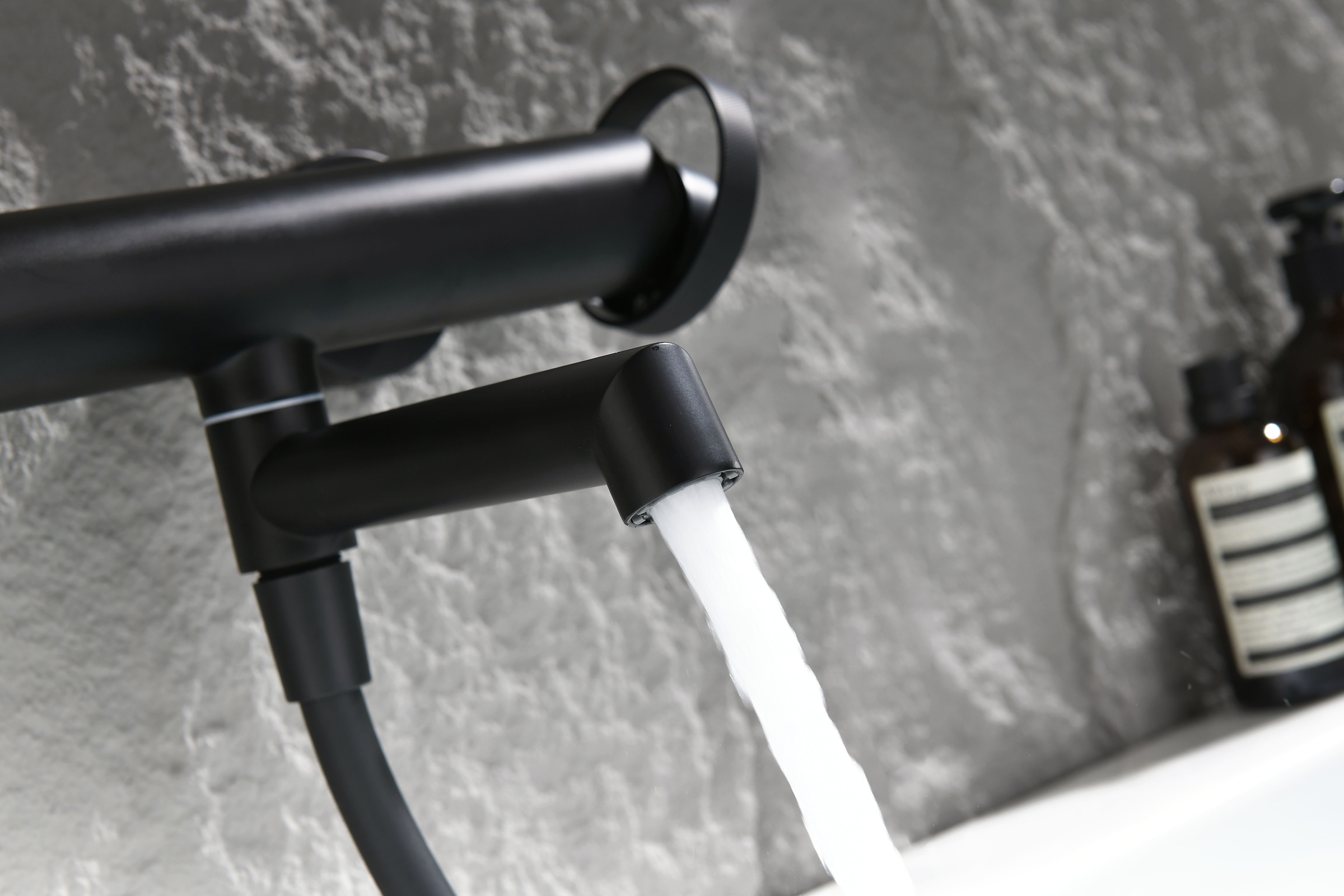 19132-C Смеситель од. для ванны кор. (ЧЕРНЫЙ)  GANZER  (8/1шт)