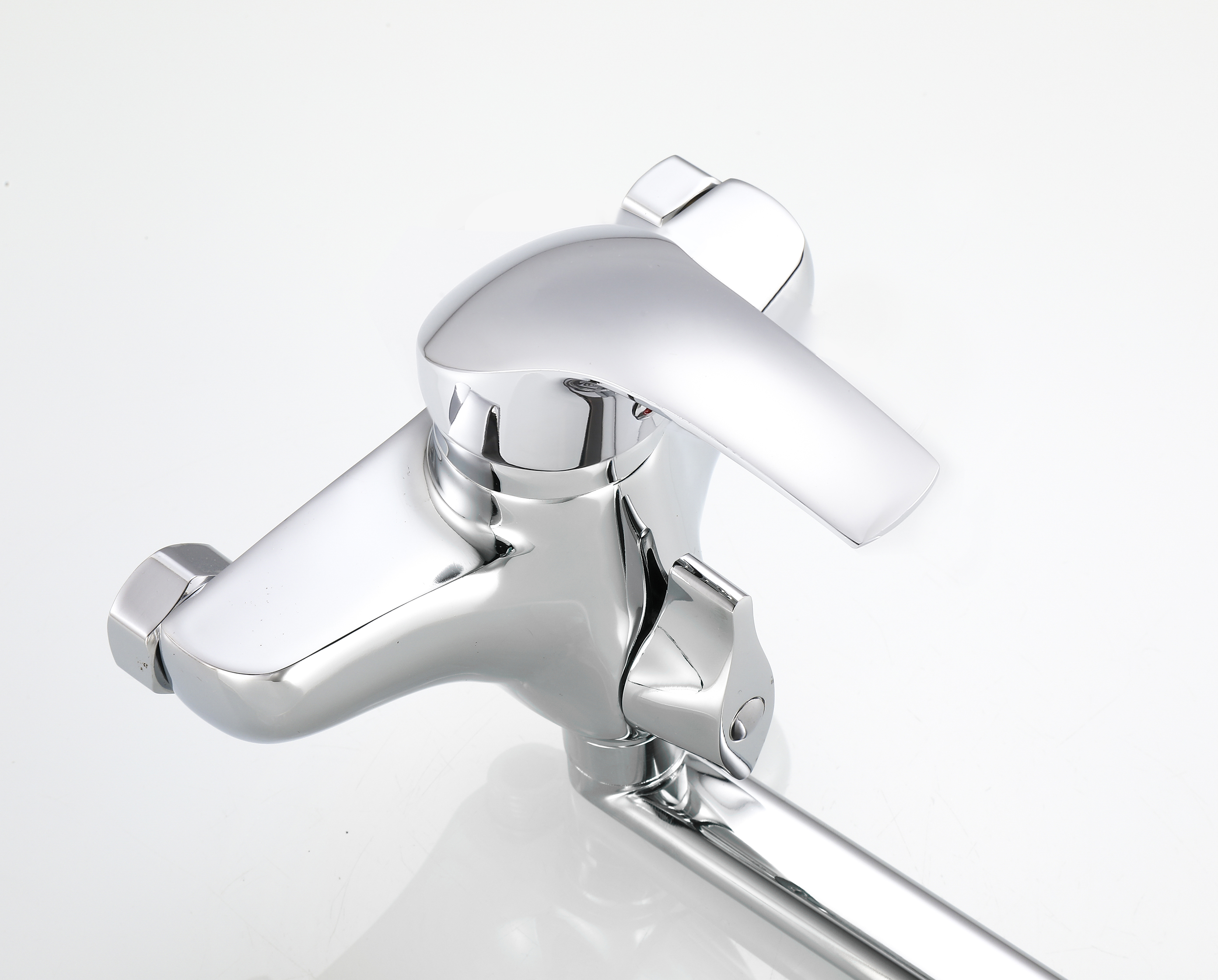 22021 Смеситель для ванны HANSEN  (10/1шт)