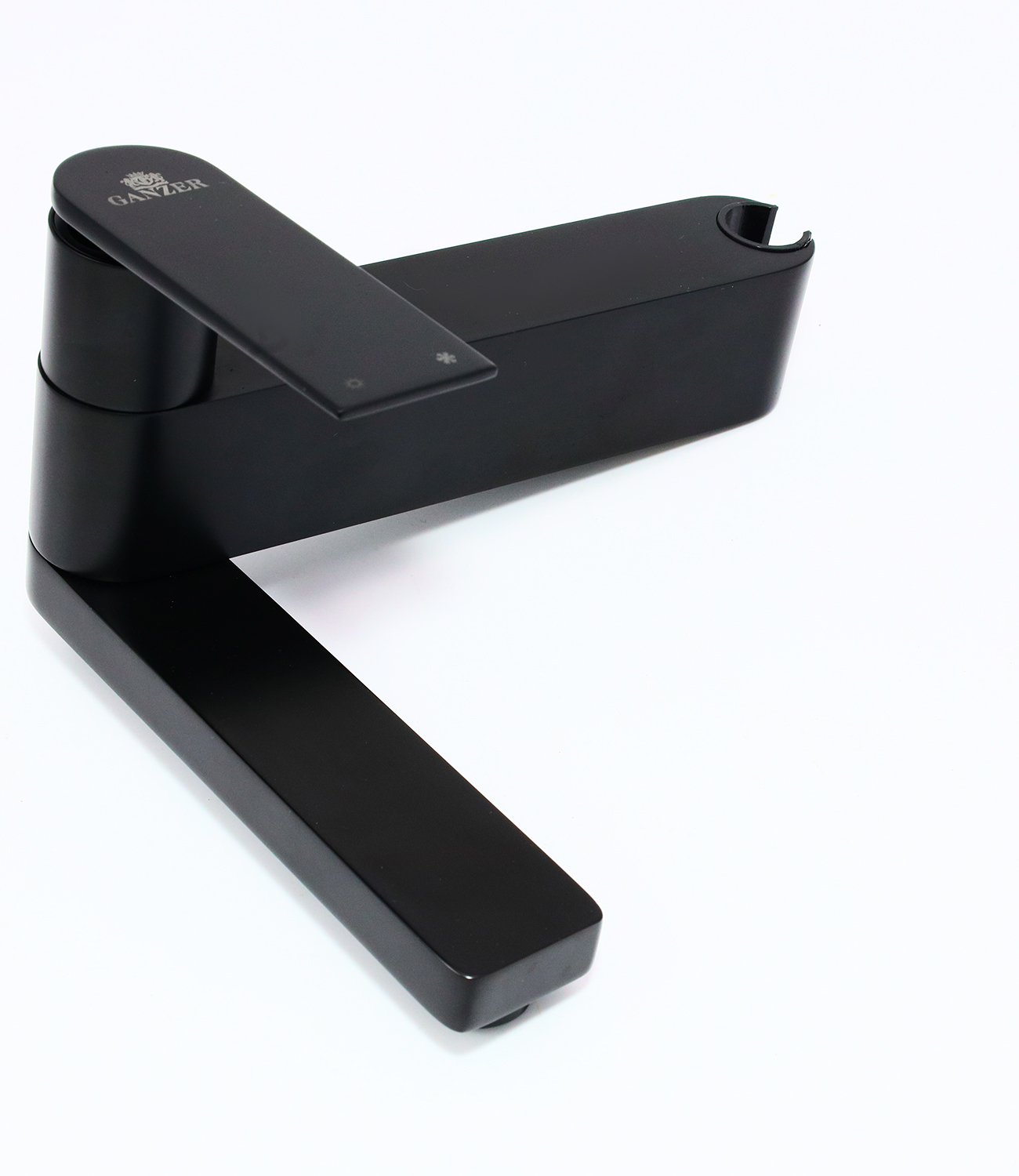 07031-C Смеситель однорычажный для ванны (ЧЕРНЫЙ) "GANZER" (5/1шт)