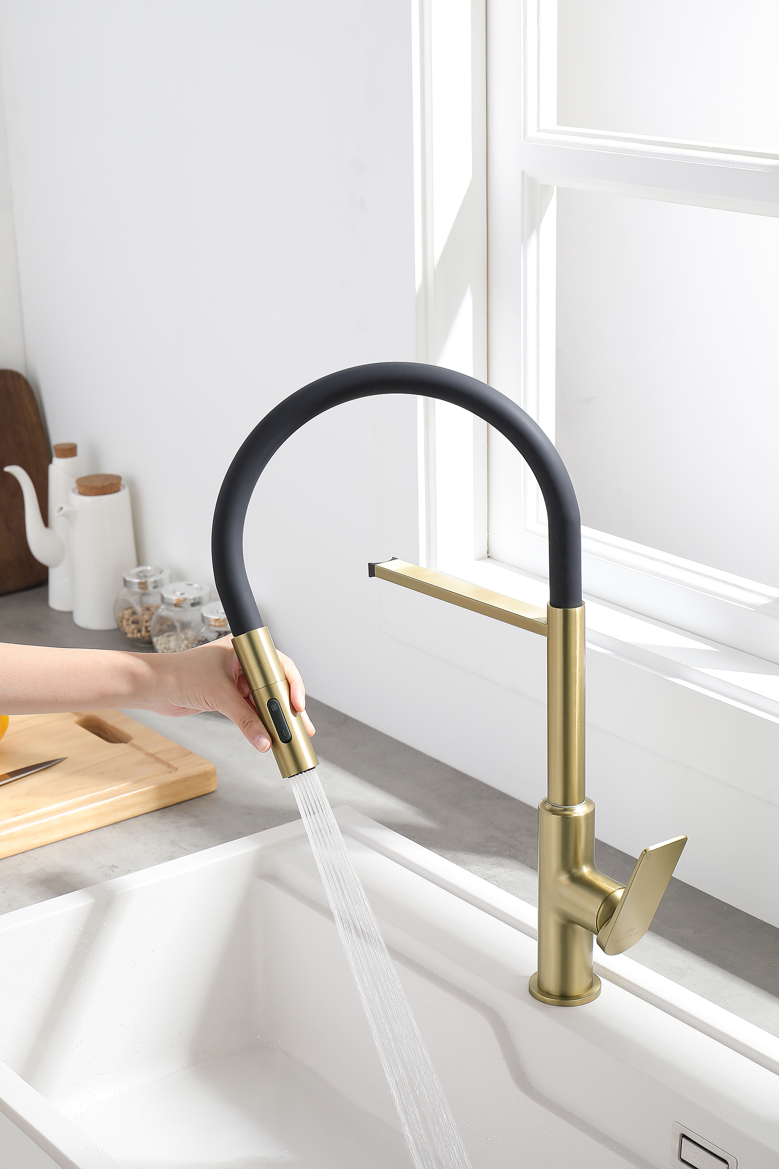 07126-S Смеситель для кухни с гиб. МАГНИТ. изливом (Мат. Золото+ЧЕР.) GANZER (10/1шт)