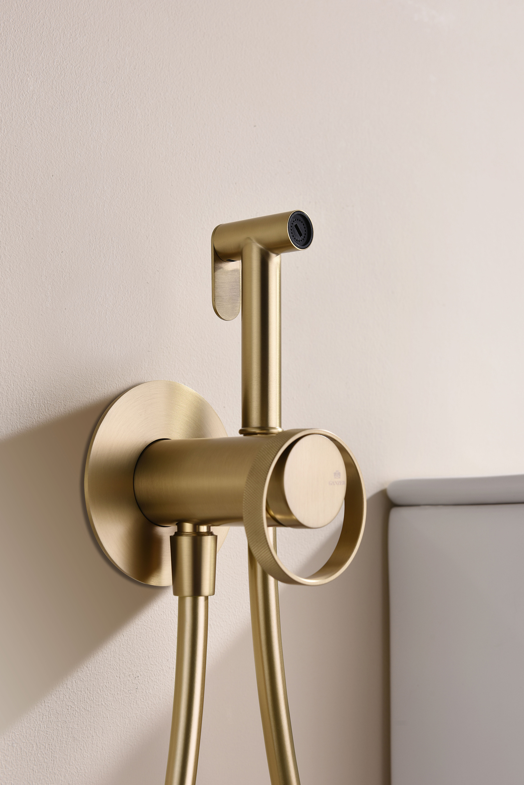 19157-S Смеситель встраиваемый с ГИГ. душем (Мат. Золото) GANZER (10/1шт)