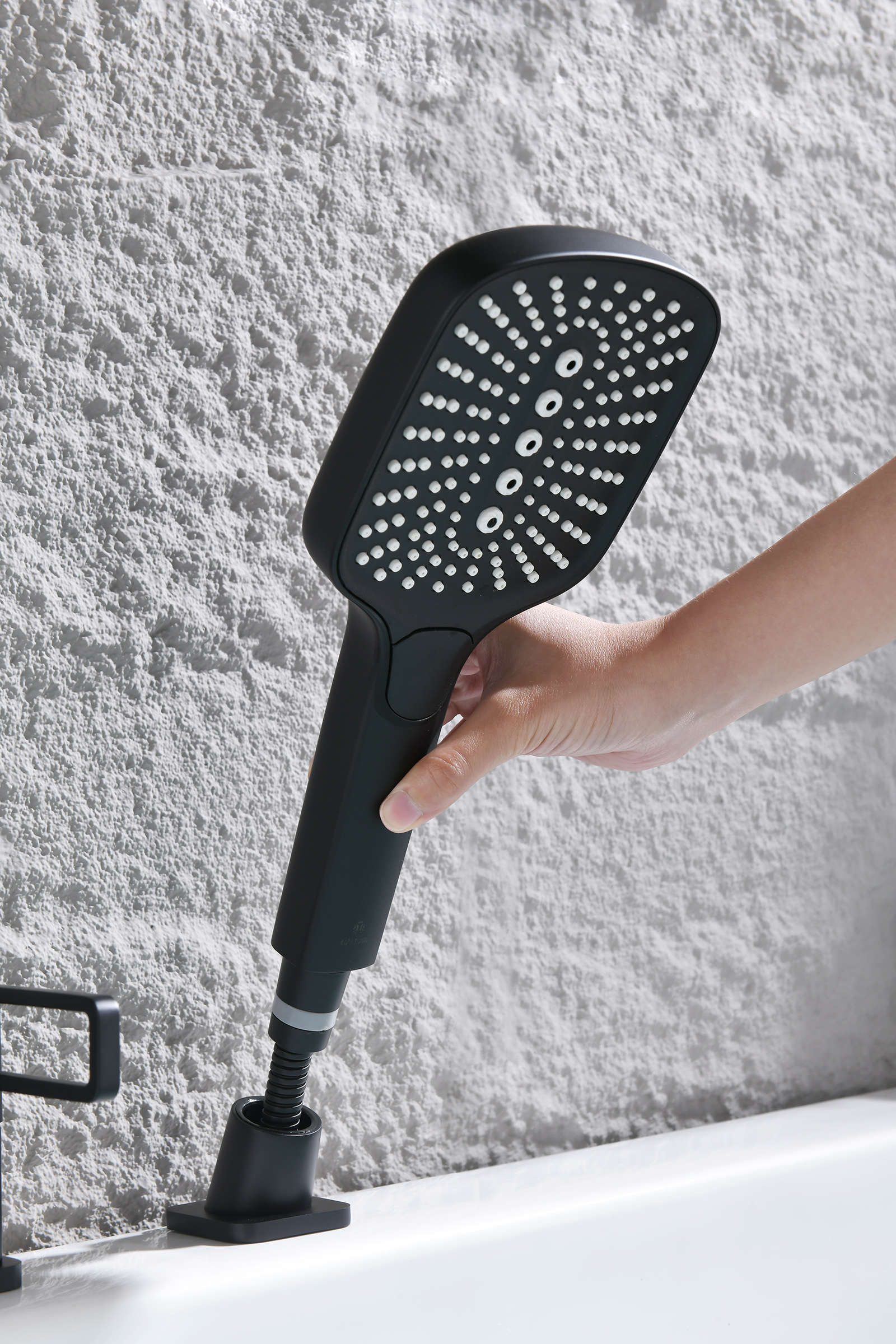 12133-C Смеситель на борт ванны (3-отв,ЧЕРНЫЙ)  GANZER (10/1шт)