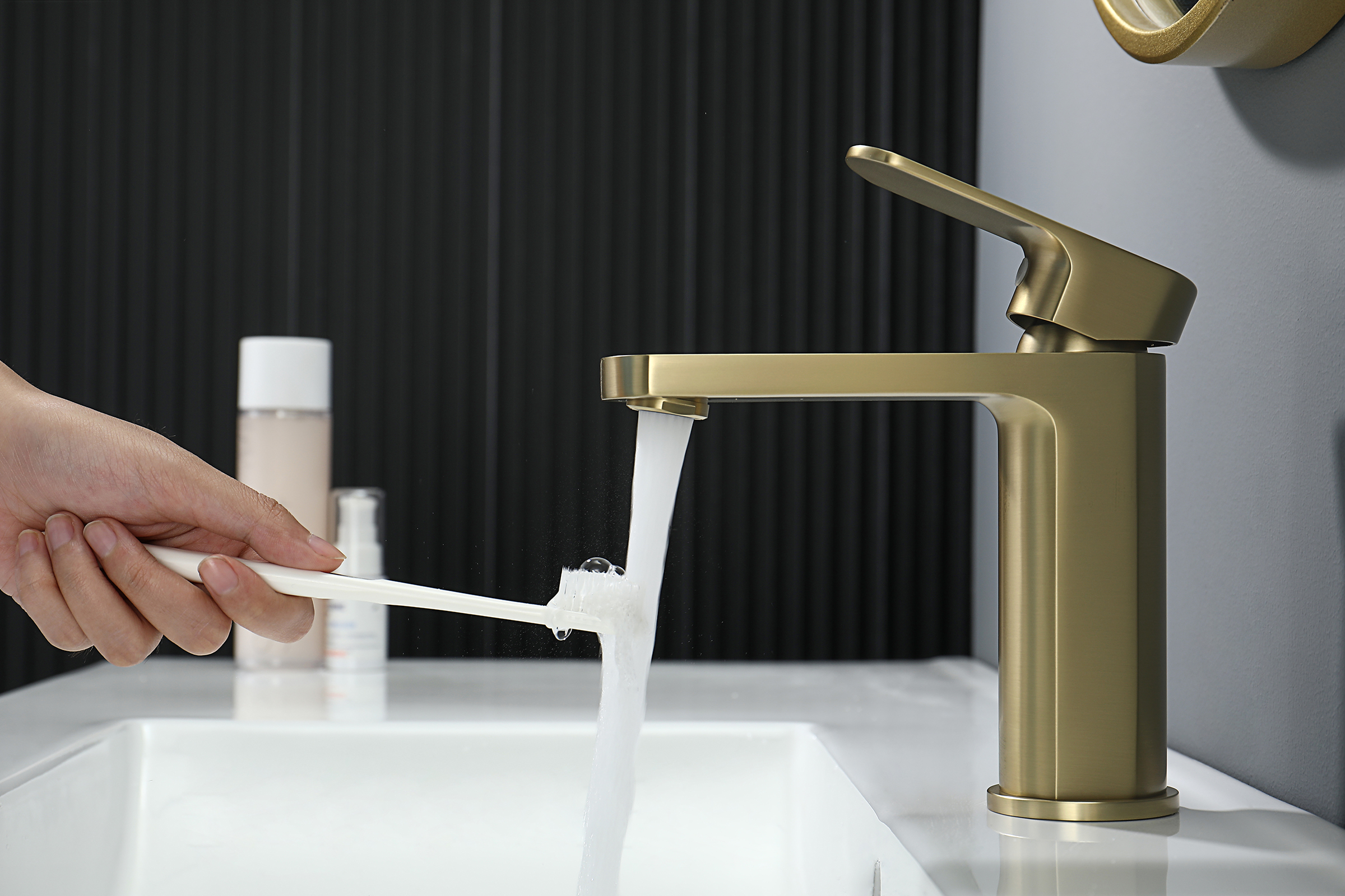 06111-S Смеситель од. для раковины (Мат. Золото) GANZER (10/1шт)