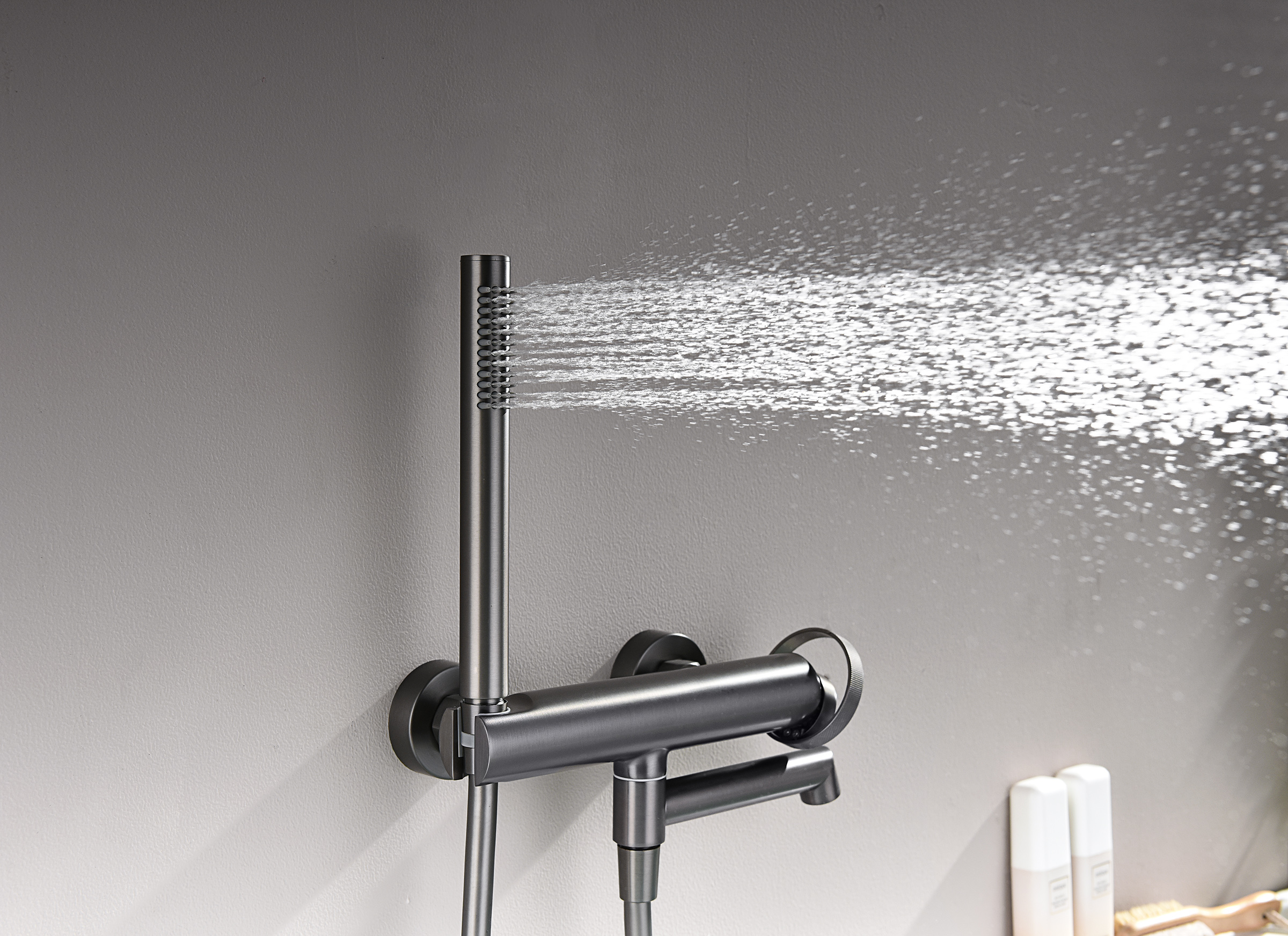 19132-Q Смеситель од. для ванны кор. (ГРАФИТ)  GANZER  (8/1шт)