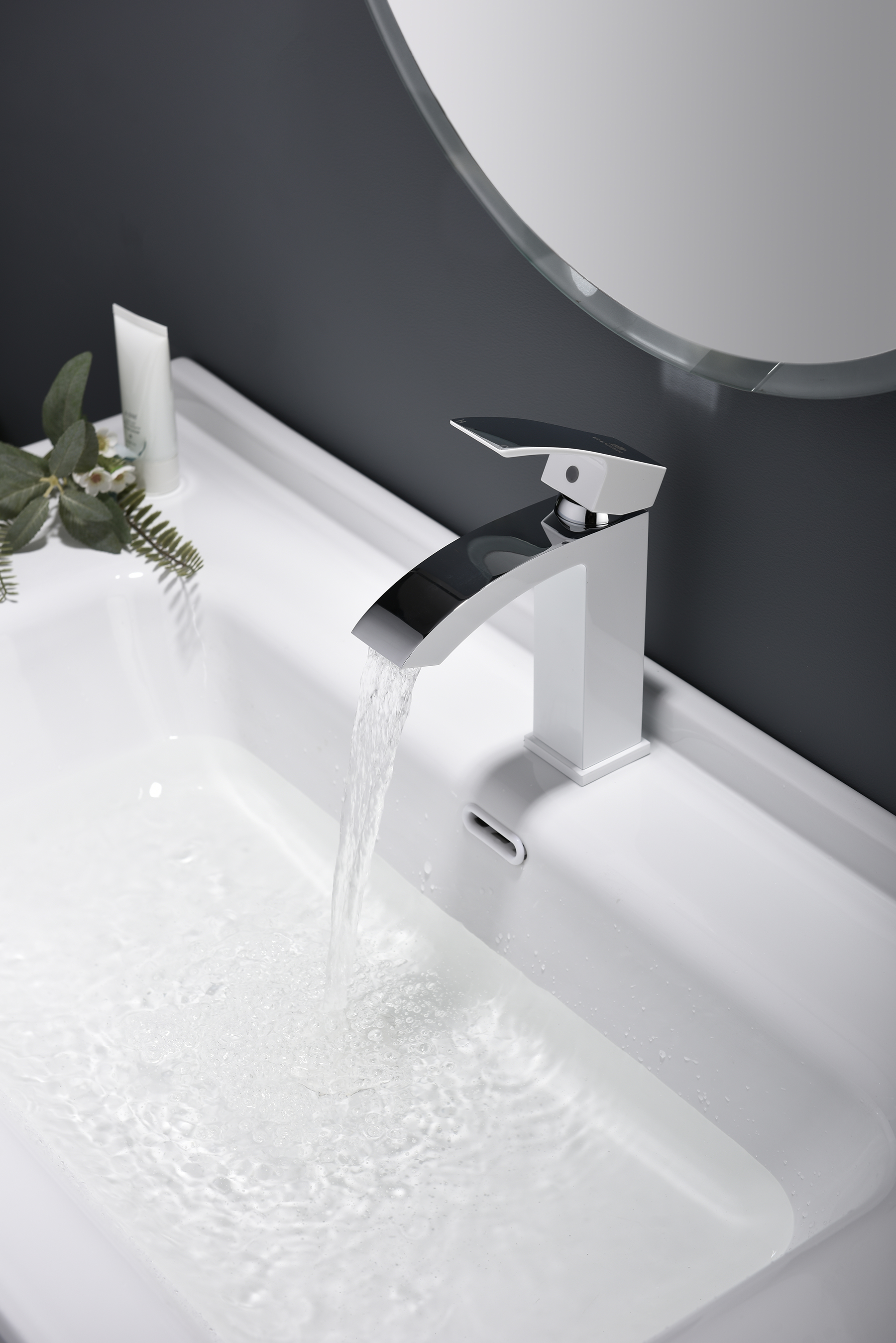 44111-F Смеситель од. для раковины (БЕЛЫЙ) GANZER (10/1шт)