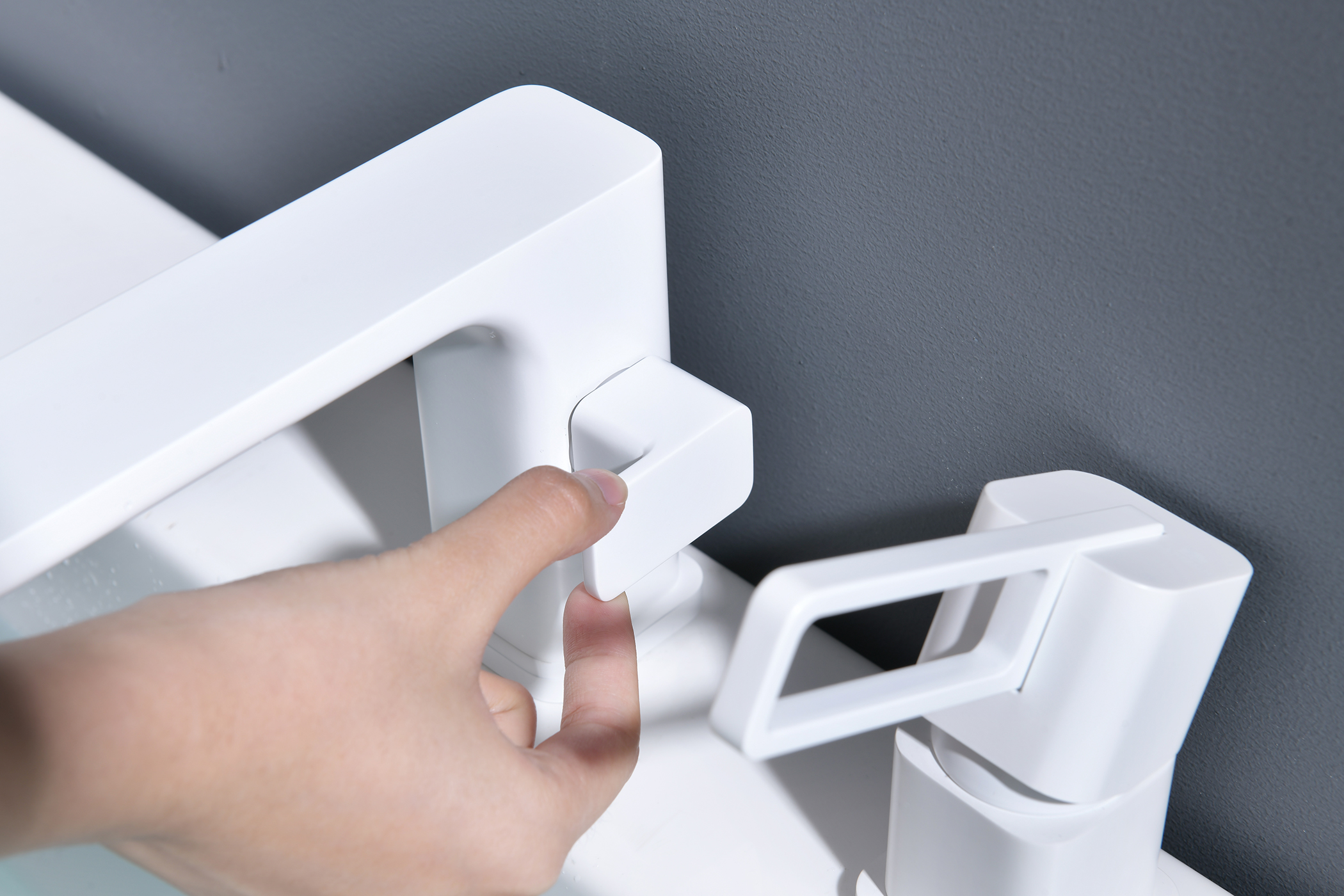 12133-F Смеситель на борт ванны (3-отв,БЕЛЫЙ)  GANZER (10/1шт)