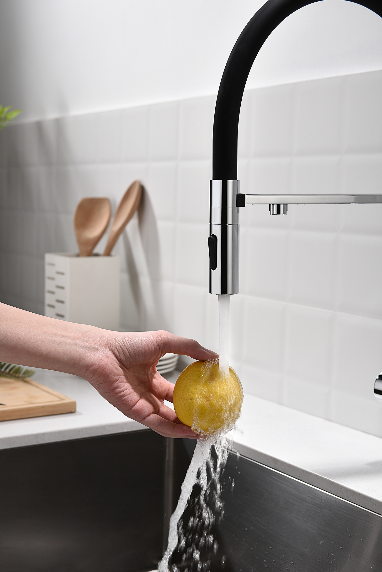 19127 Смес. для кухни с гиб МАГ. изл. и под. фильт. (ХРОМ+ЧЕР.) GANZER (10/1шт)