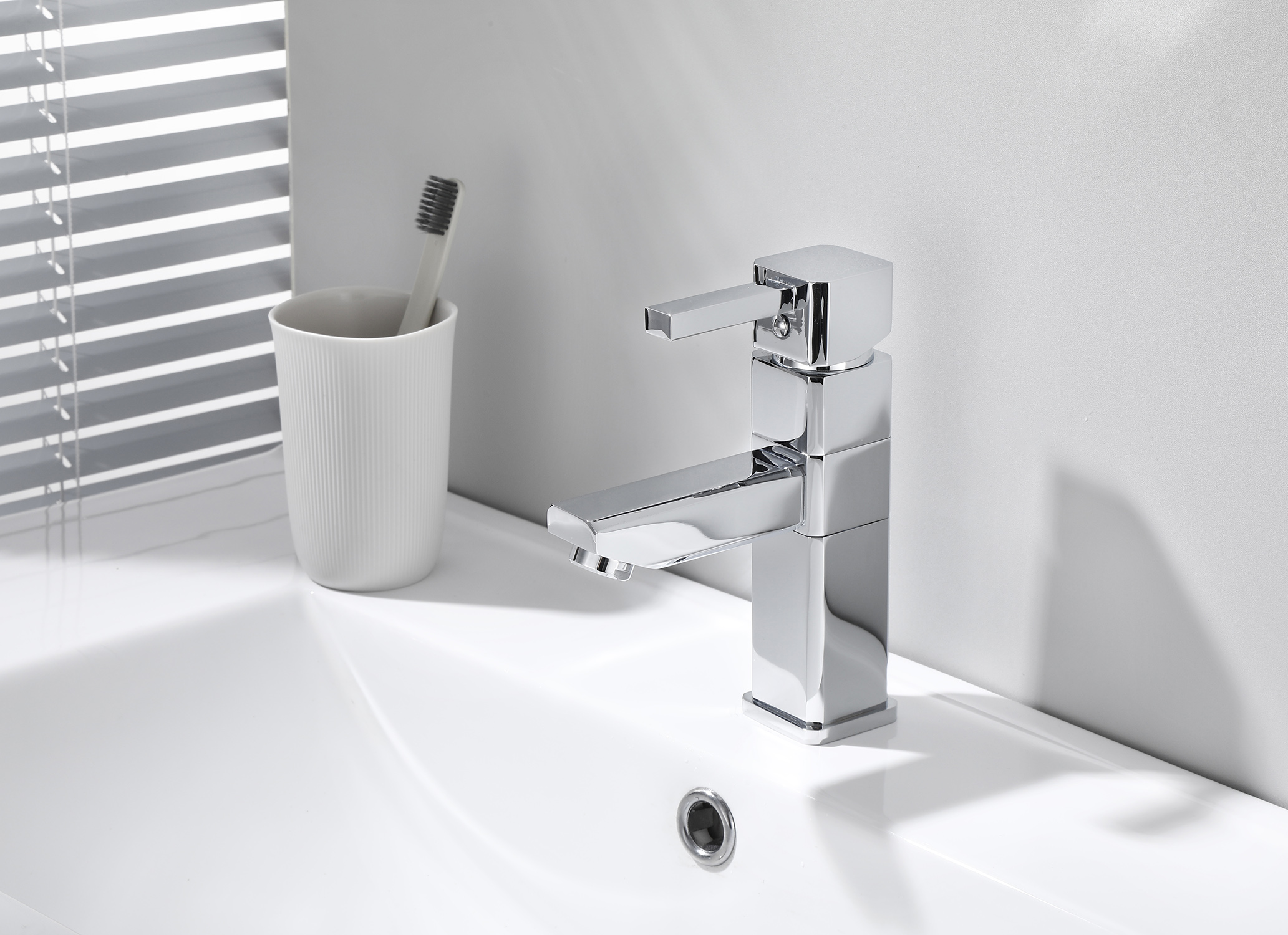 05013 Смеситель для умывальника ПОВОРОТ. "GANZER"  (10/1шт) Л/К