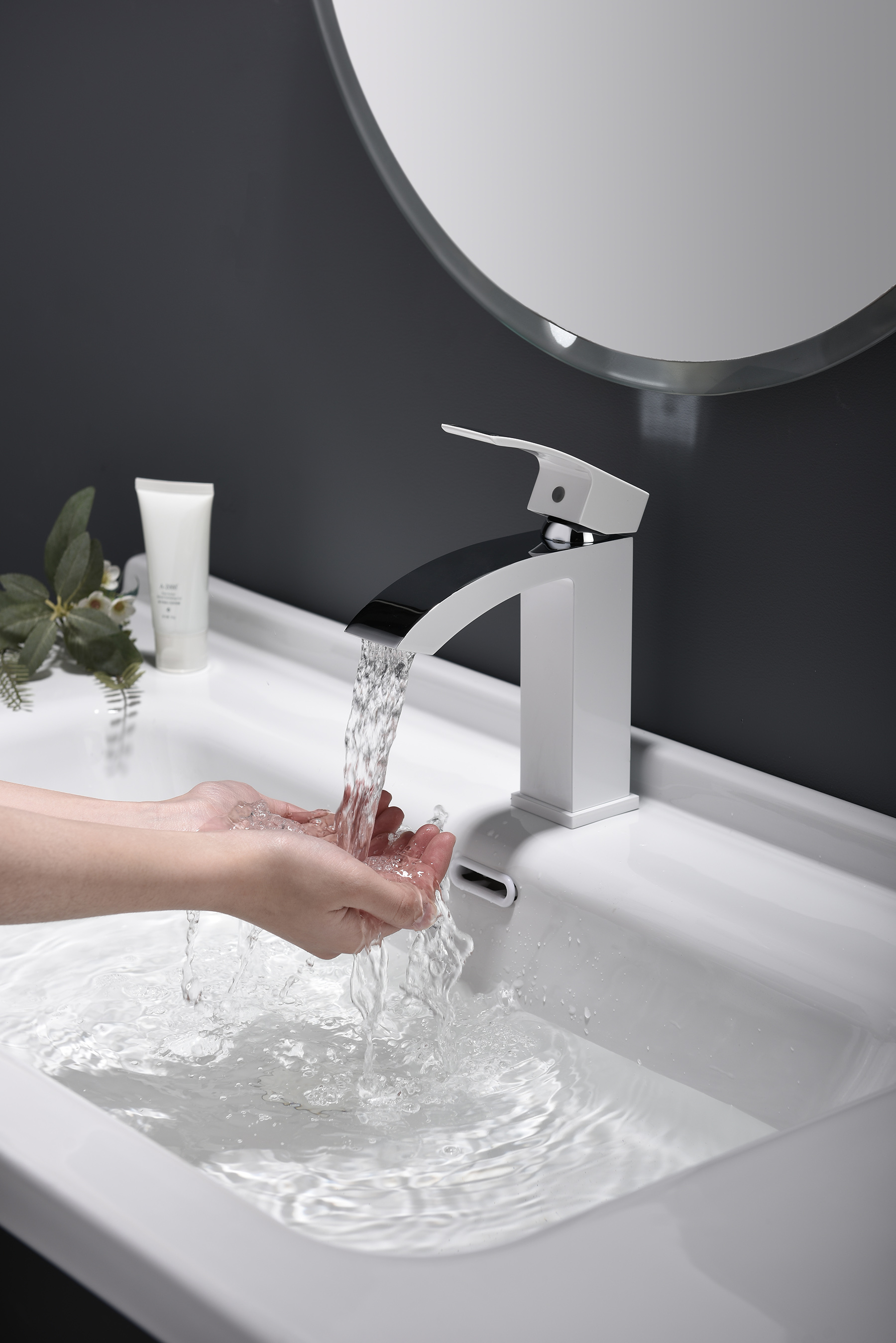 44111-F Смеситель од. для раковины (БЕЛЫЙ) GANZER (10/1шт)