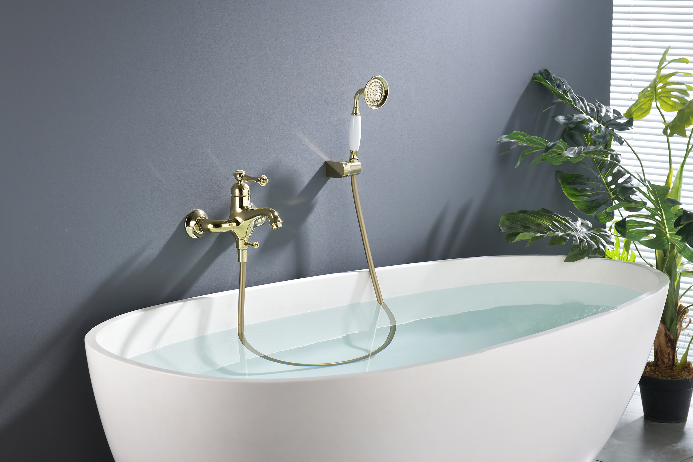 77031-E Смеситель однорыч для ванны  (ЗОЛОТ) GANZER  (8/1шт)