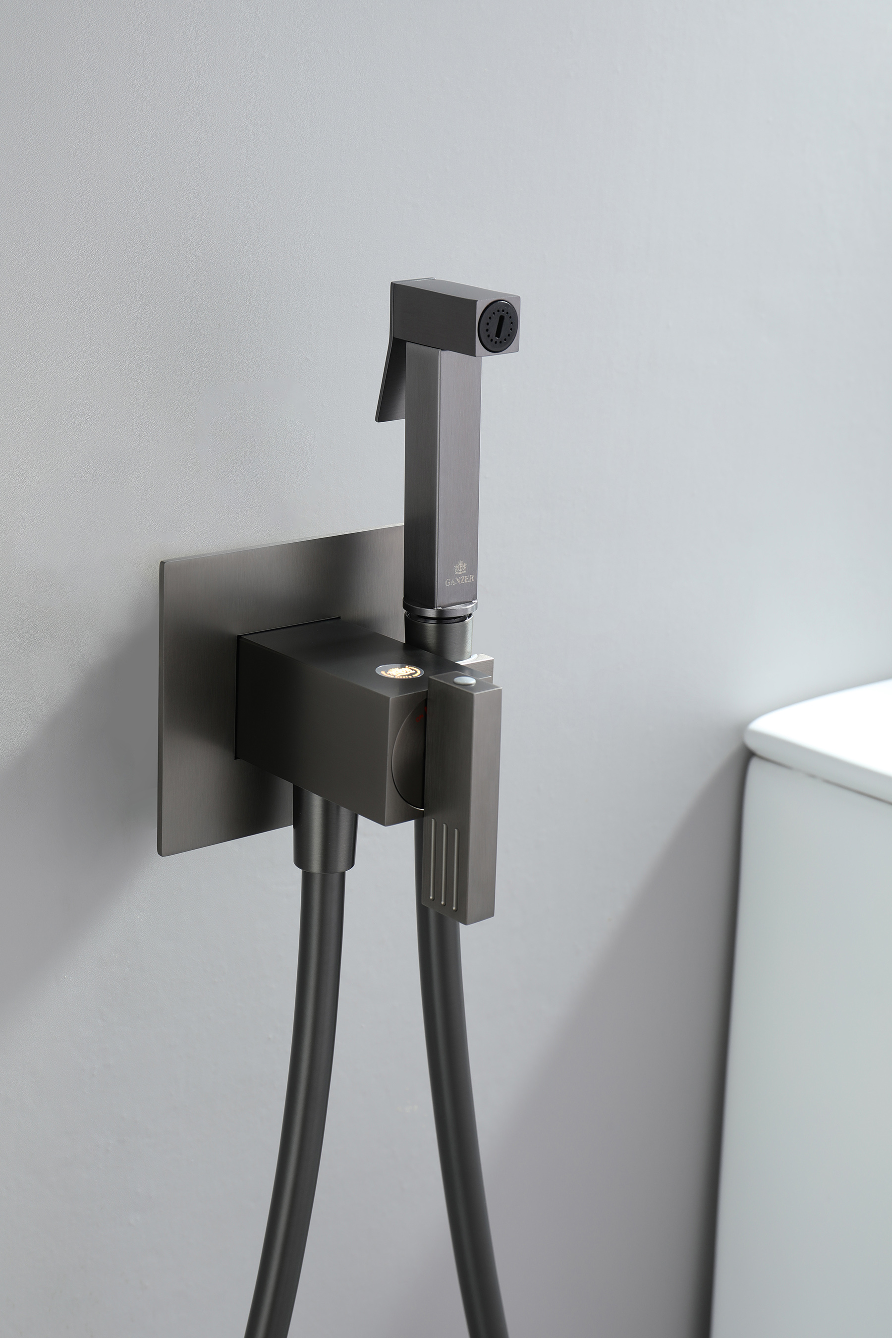 01157-Q Смеситель встраиваемый с ГИГ. душом (ГРАФИТ) GANZER (10/1шт)