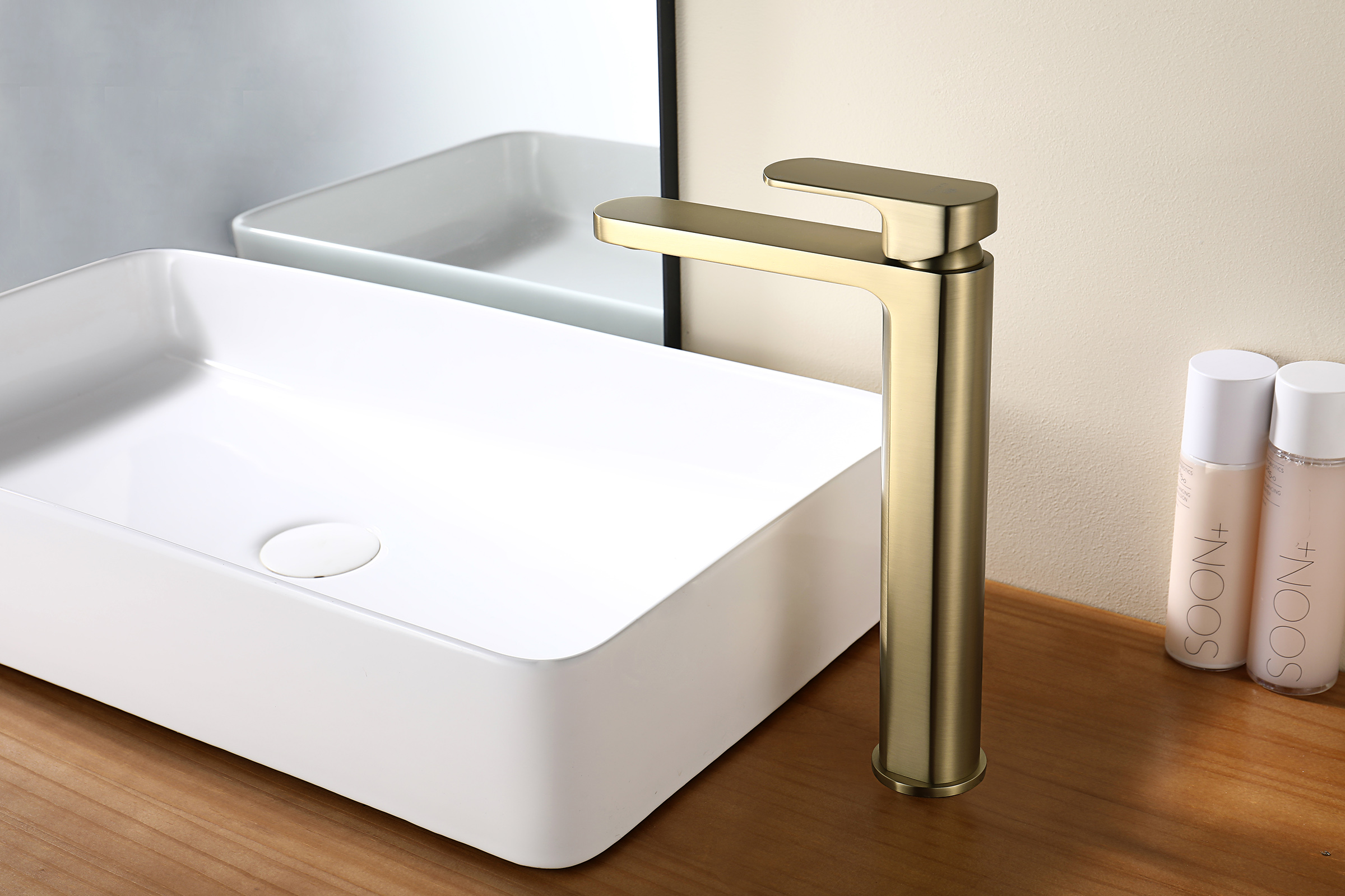 06112-S Смеситель од. для раковины-чаши (Мат. Золото) GANZER (10/1шт)