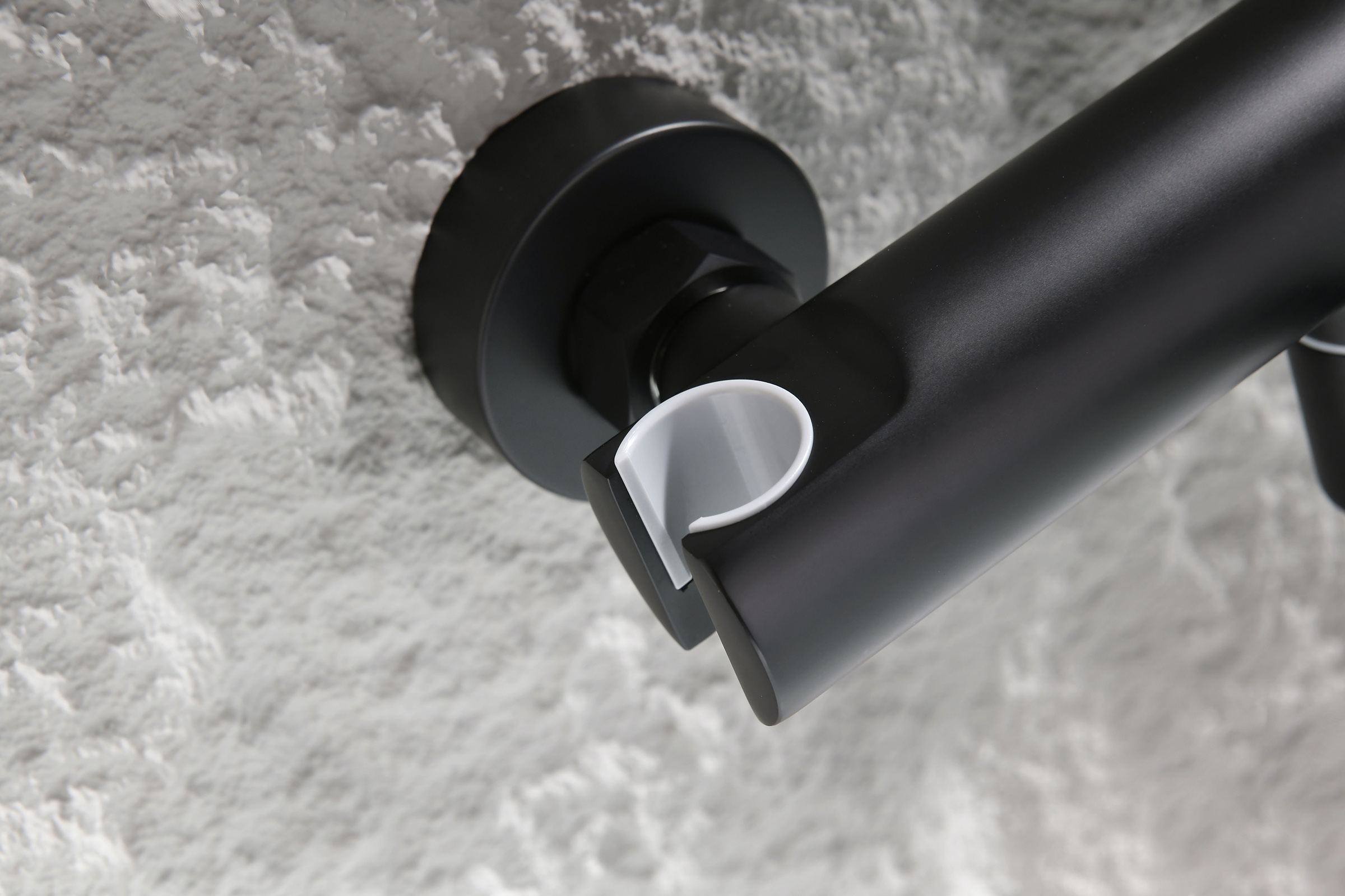 19132-C Смеситель од. для ванны кор. (ЧЕРНЫЙ)  GANZER  (8/1шт)