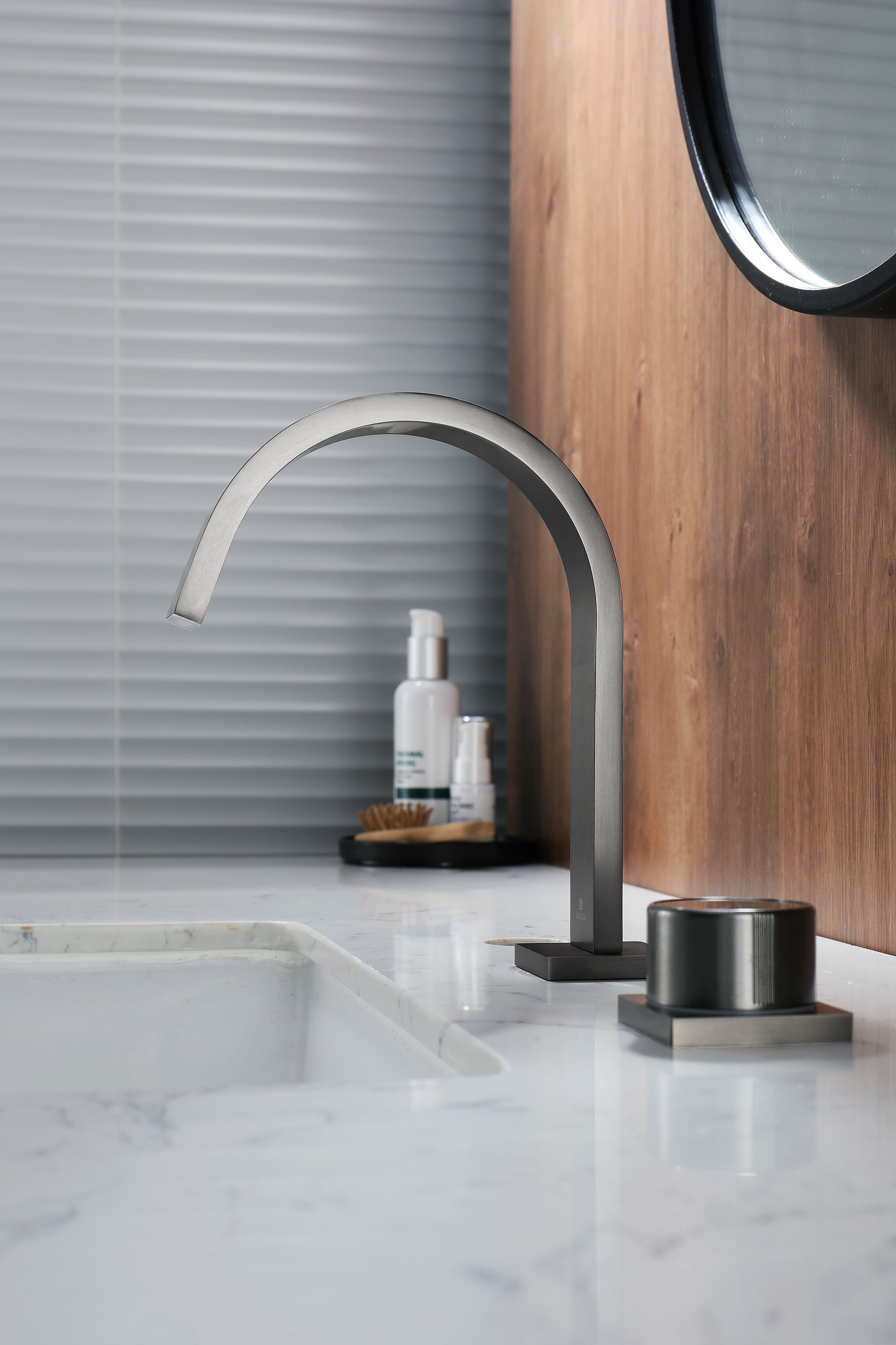 01111-Q Смеситель на борт раковины (2-отв,ГРАФИТ)  GANZER (10/1шт)