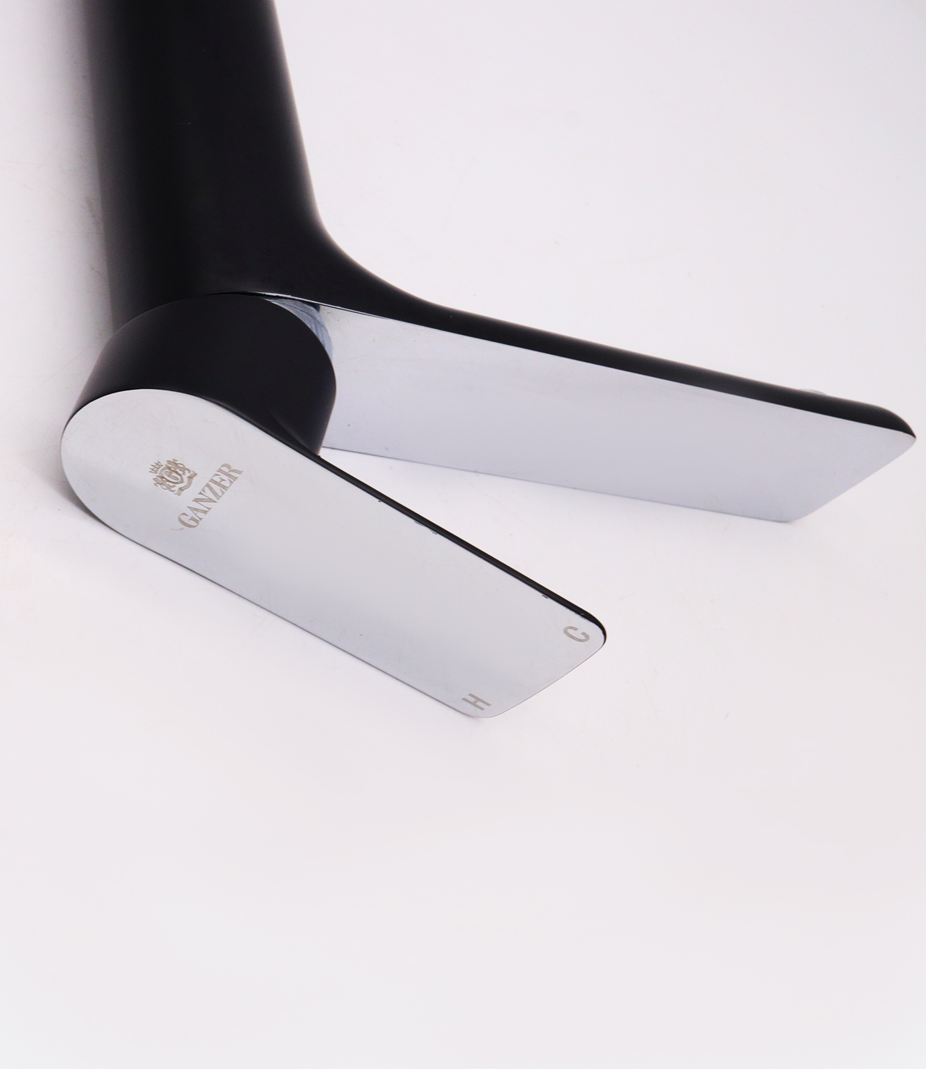 21012-C Смес. для умыв. (ВЫСОКИЙ хром+черный) "GANZER"  (10/1шт) Л/К